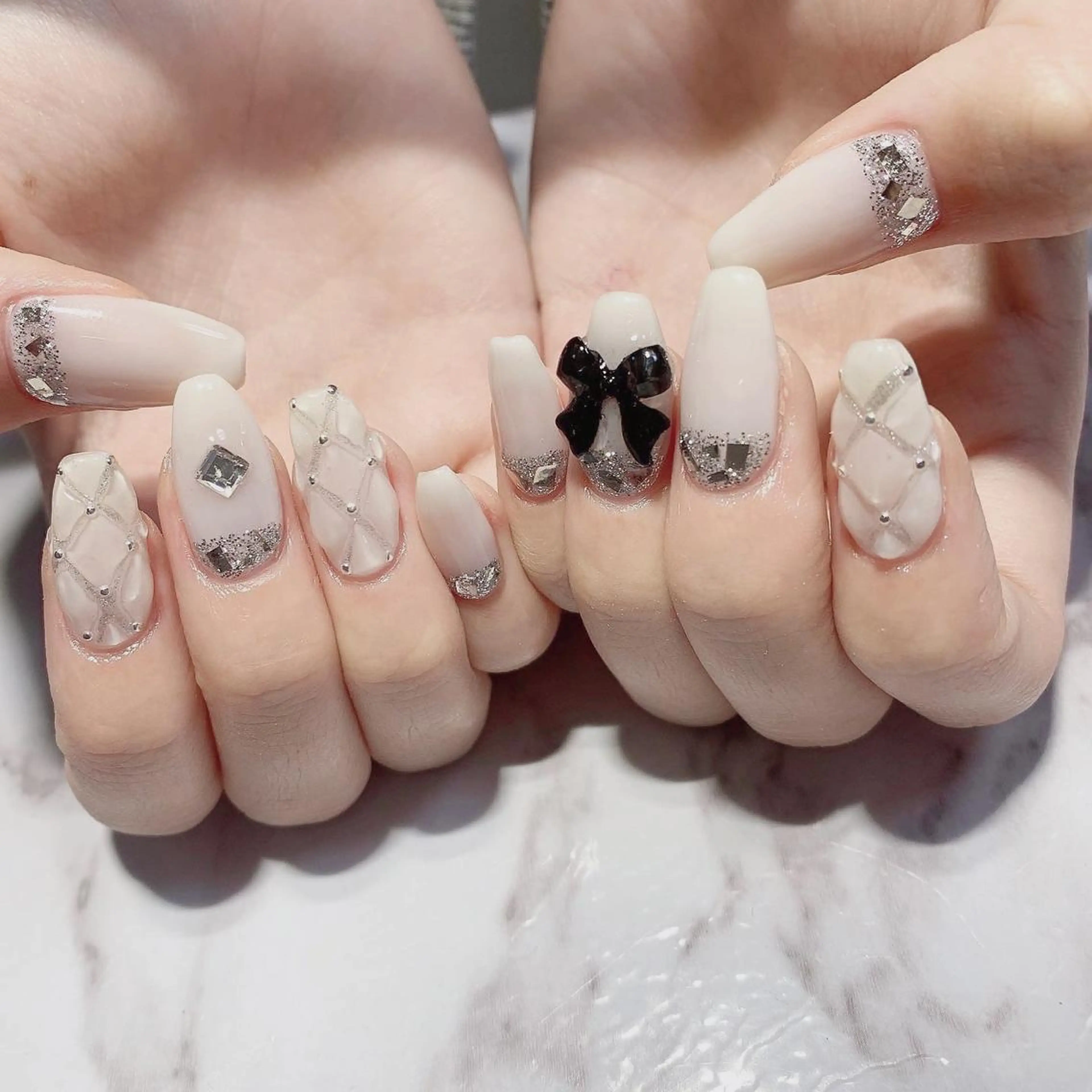 ネイル リボン Ally's Nailのネイルデザイン