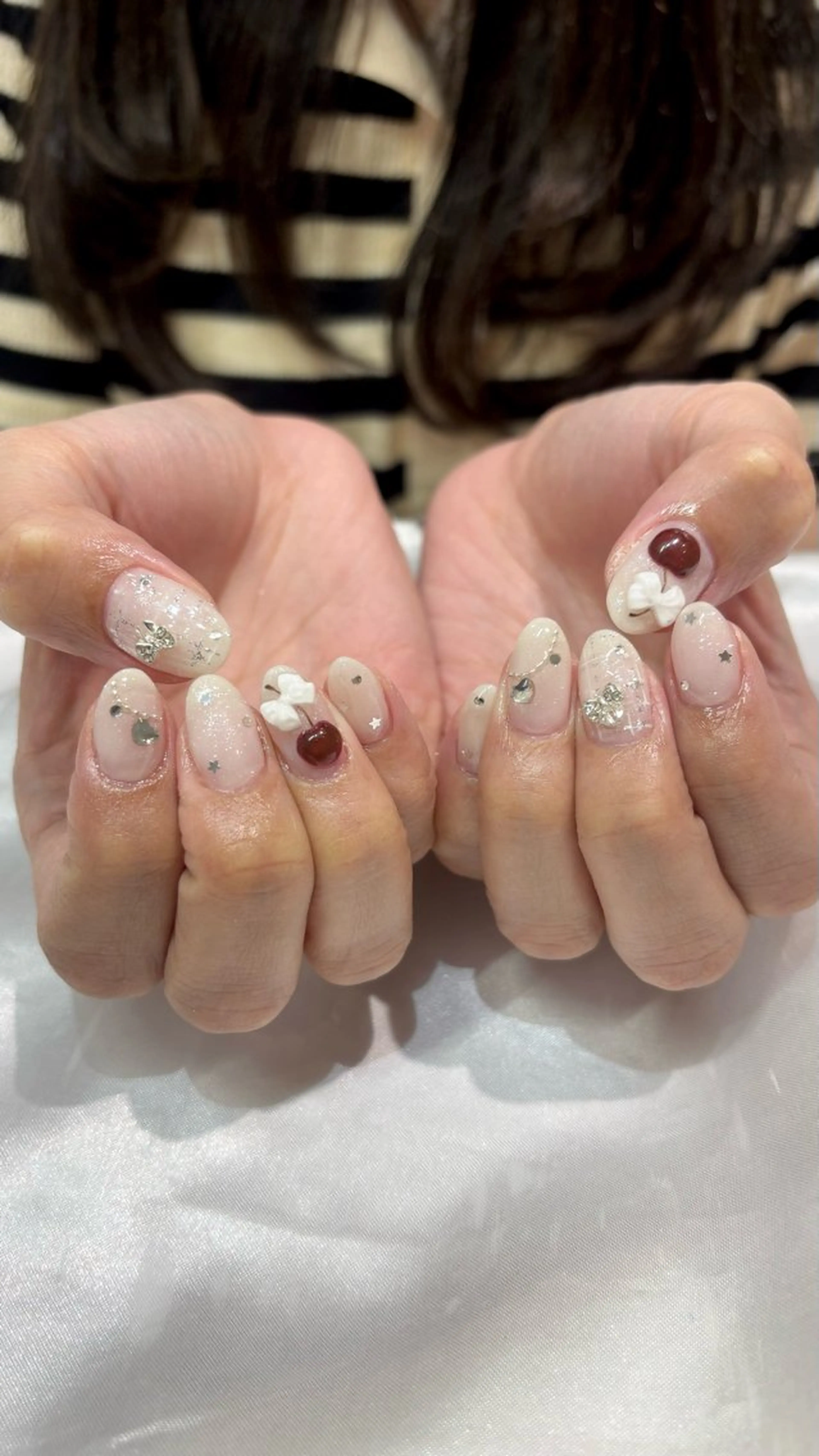 ネイル チークネイル フレンチネイル ガーリー キラキラネイル 韓国ネイル ハンドネイル emmi nailのネイルデザイン