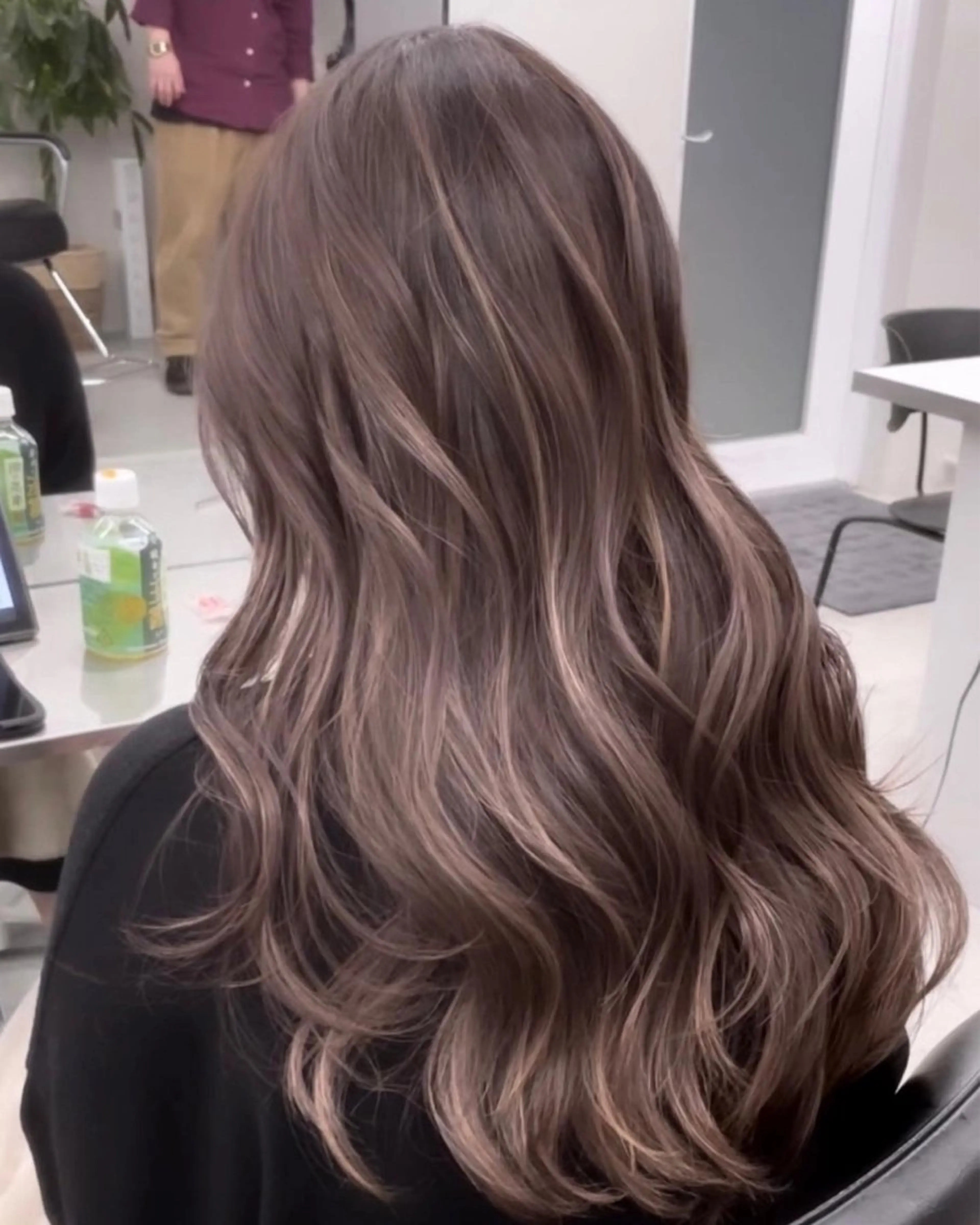 ロング カラー バレイヤージュ ハイライトカラー ハイライト レイヤーカット ご予約 宜しくお願いします！のヘアスタイル