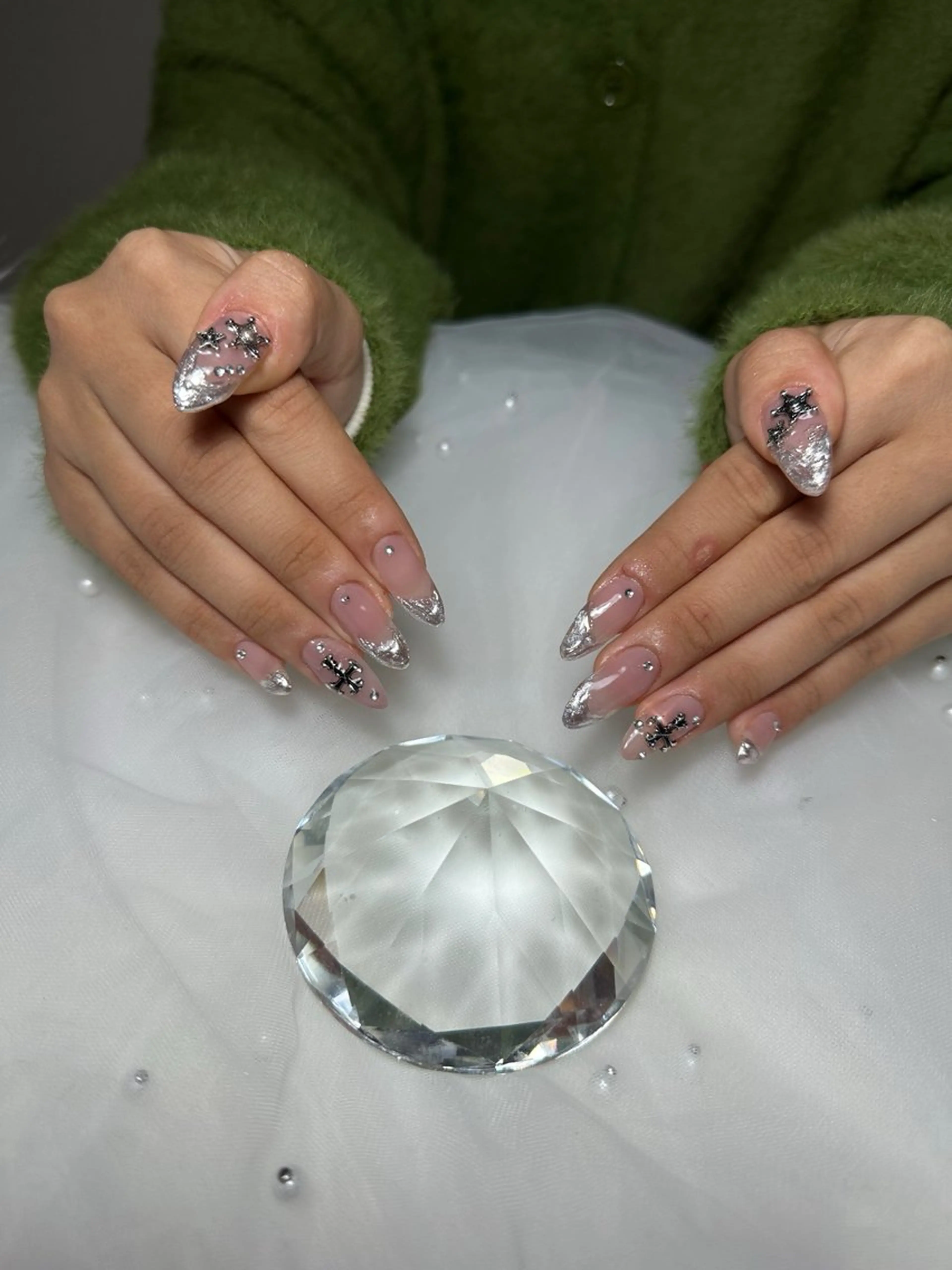 ネイル ミラーネイル ニュアンスネイル ぷっくりネイル pikarin._.nails所属・pikarin nailsのネイルデザイン