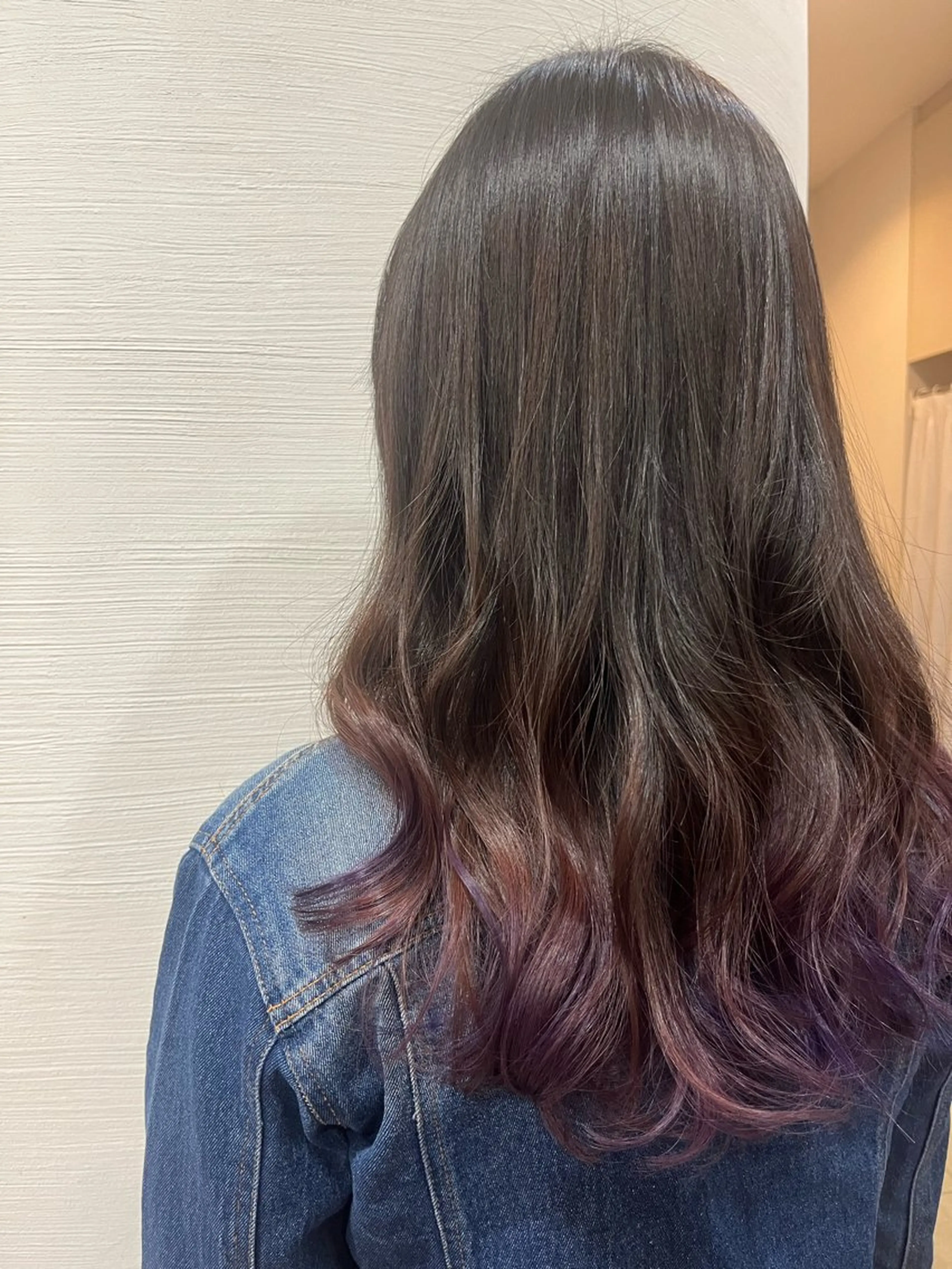 カラー アトリエファゴ Noaのヘアスタイル