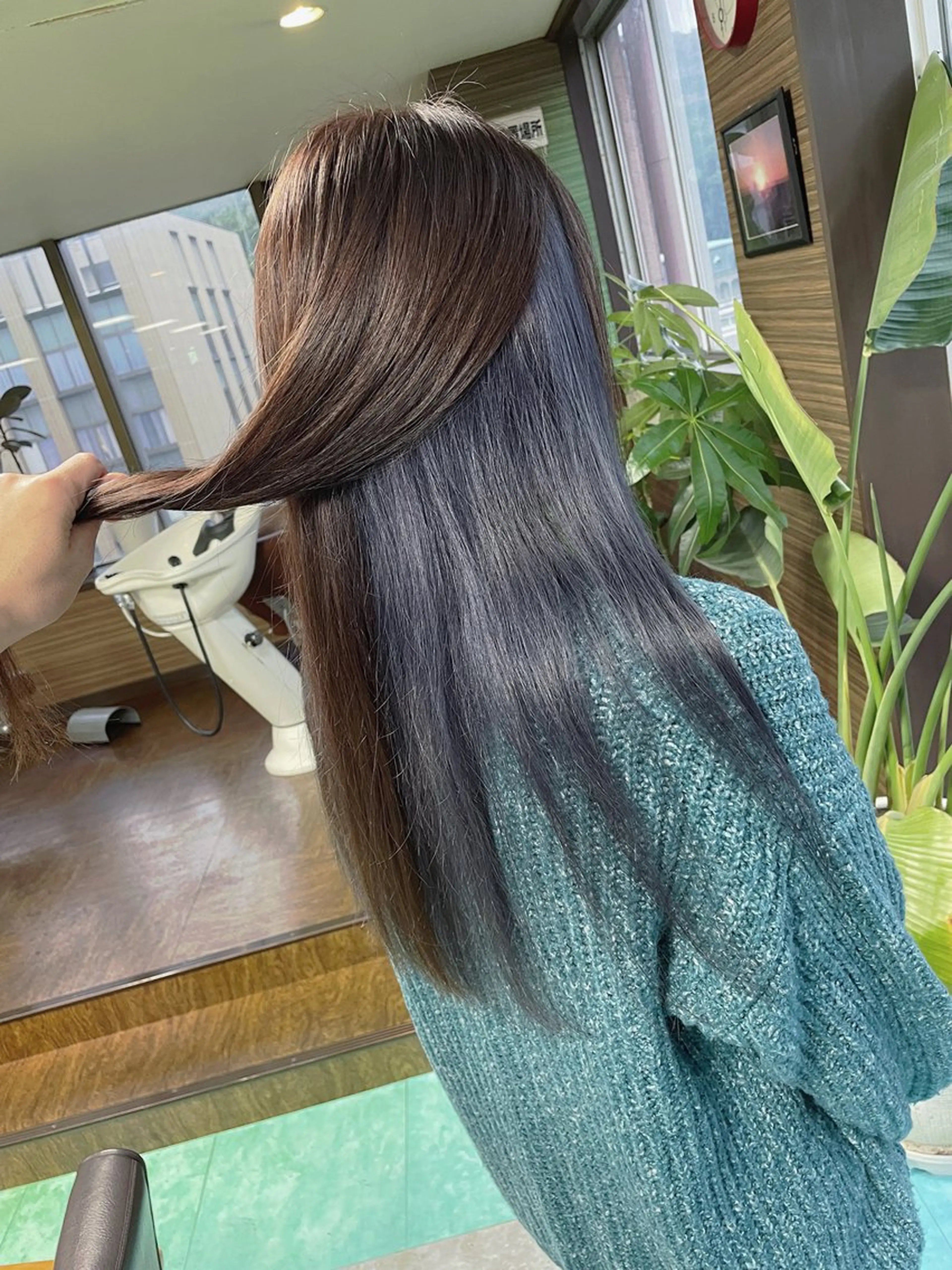 ロング カラー アッシュ グレージュ ラベンダーカラー ラベンダーアッシュ ネイビーカラー ヘアカラー 土居 正季のヘアスタイル