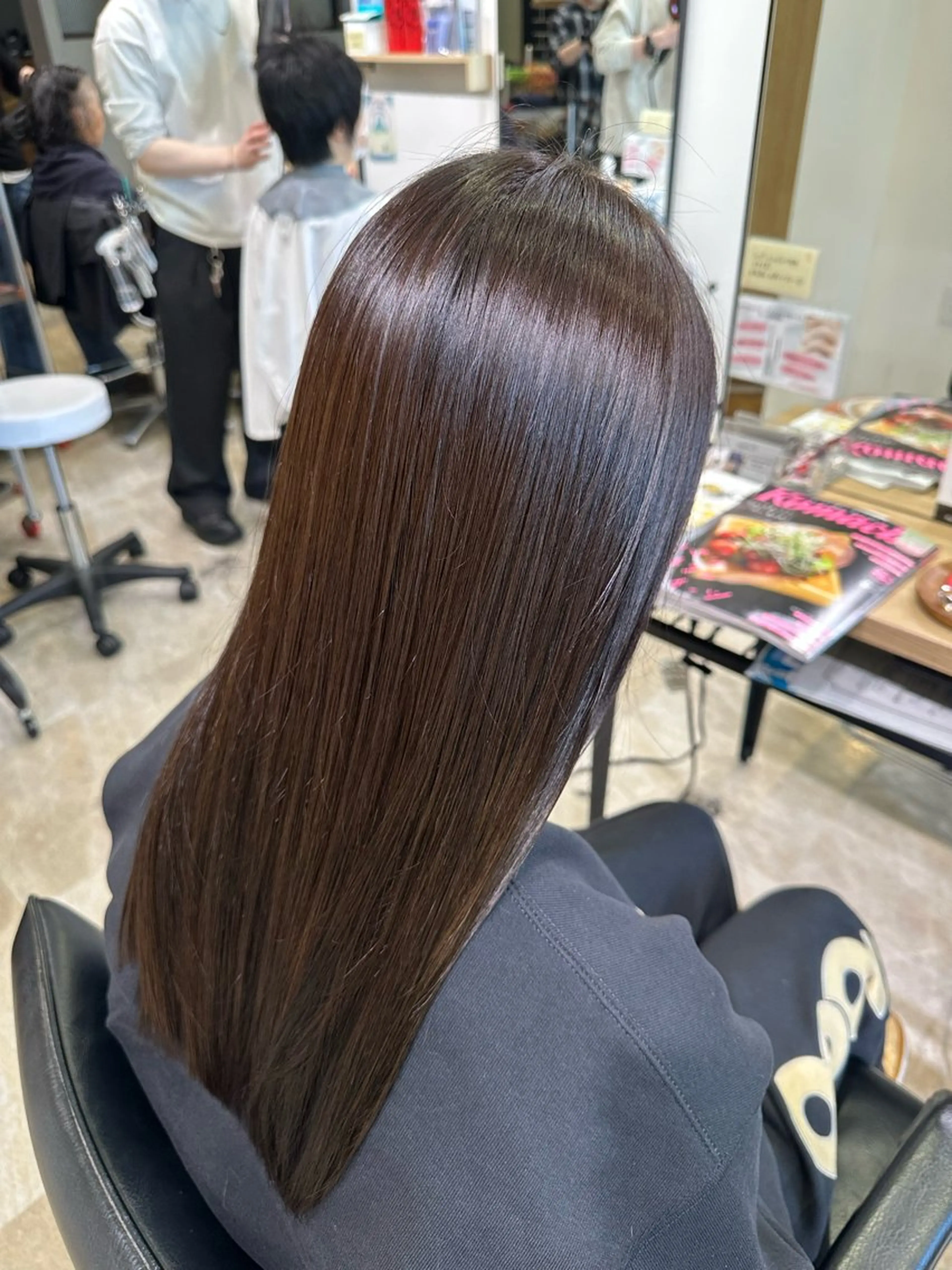 ロング カラー ブラウンカラー 学生 カット ヘアカラー トリートメント 伊藤 旭華のヘアスタイル