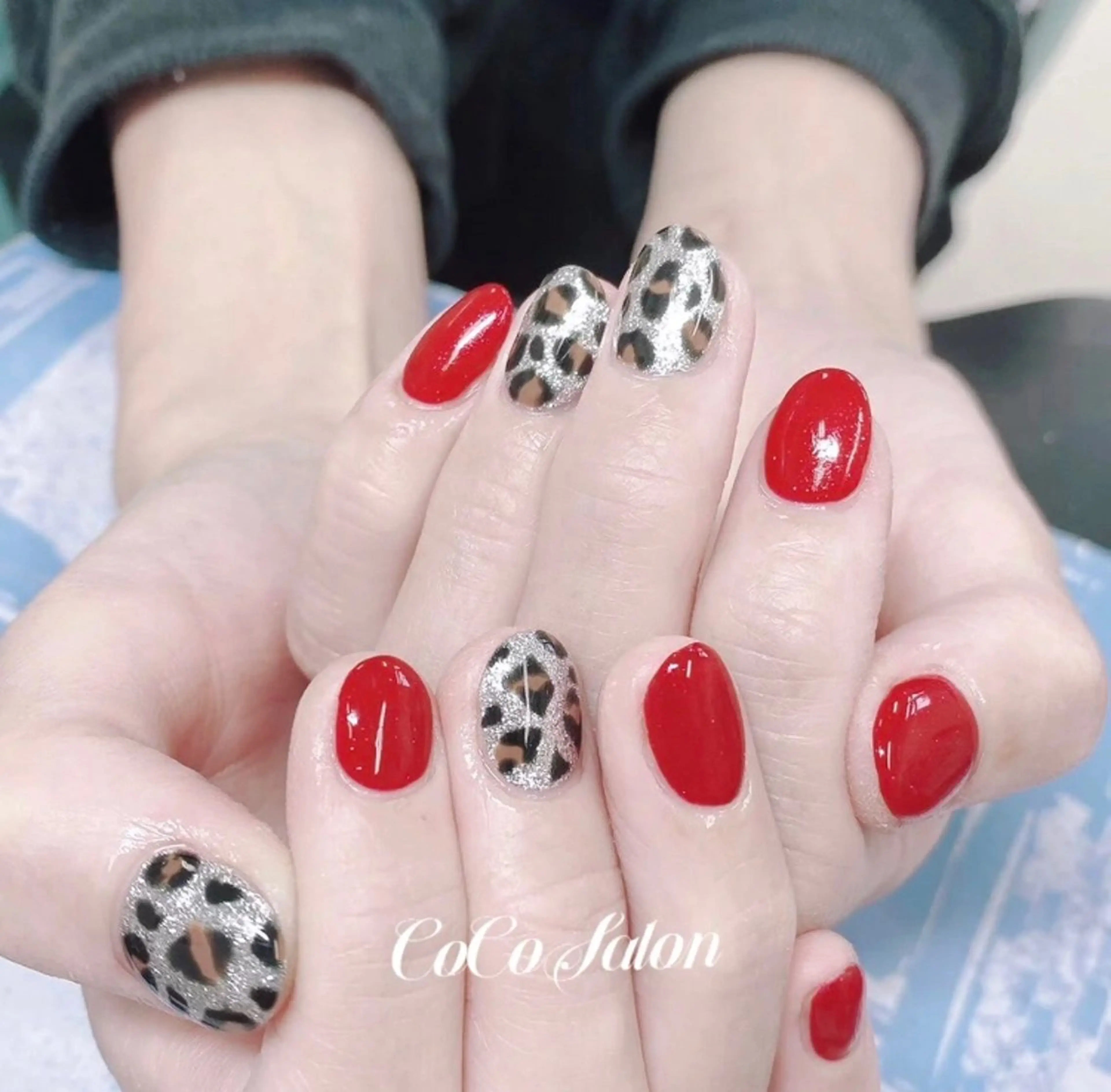 ネイル アニマル柄 ワンカラーネイル 赤色 冬ネイル ハンドネイル CoCo Salon ネイル/睫毛/脱毛のネイルデザイン