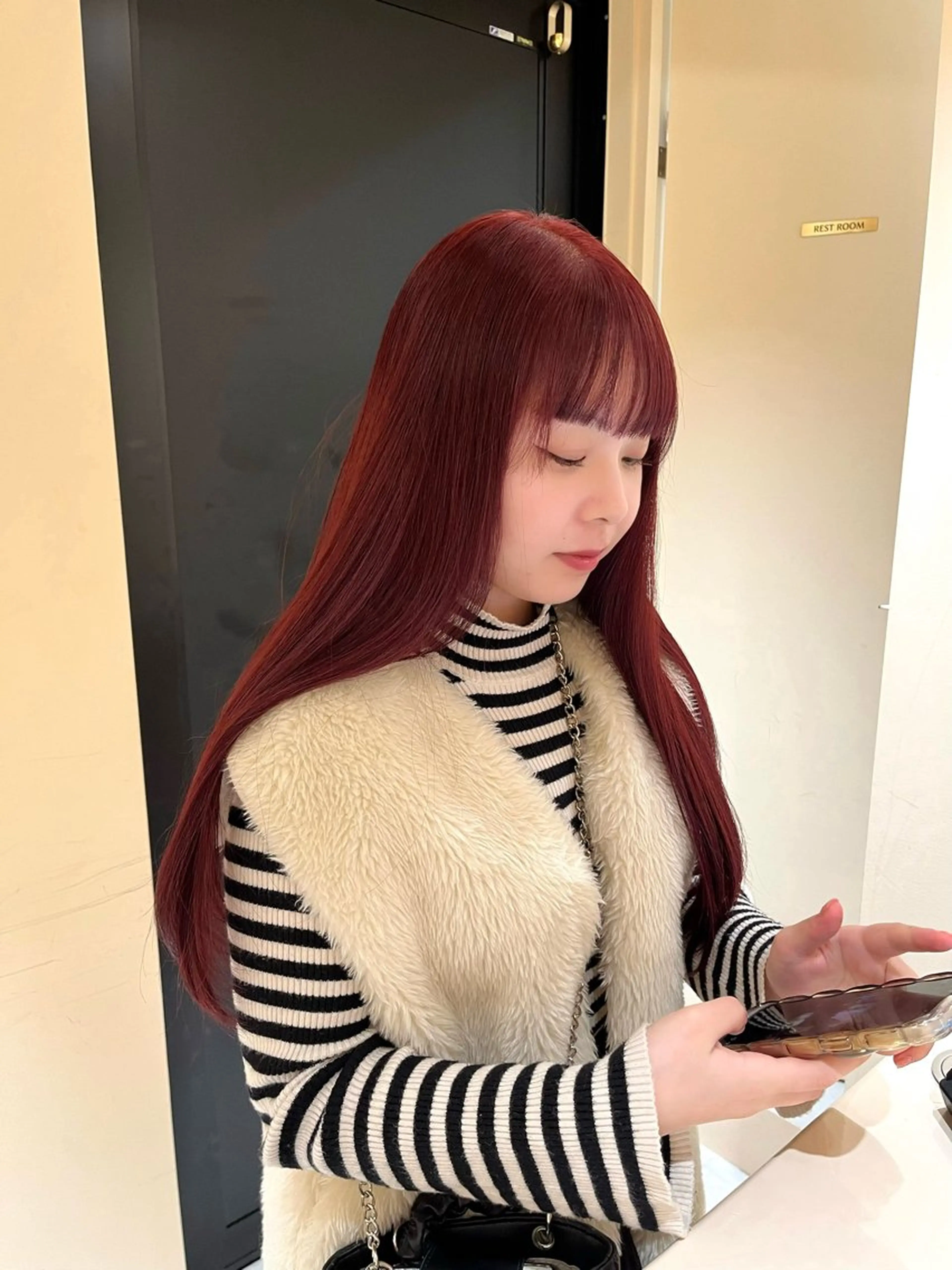 ロング ヘアカラー トリートメント 淡いハイトーンカラー レイヤーカットゆうかのヘアスタイル