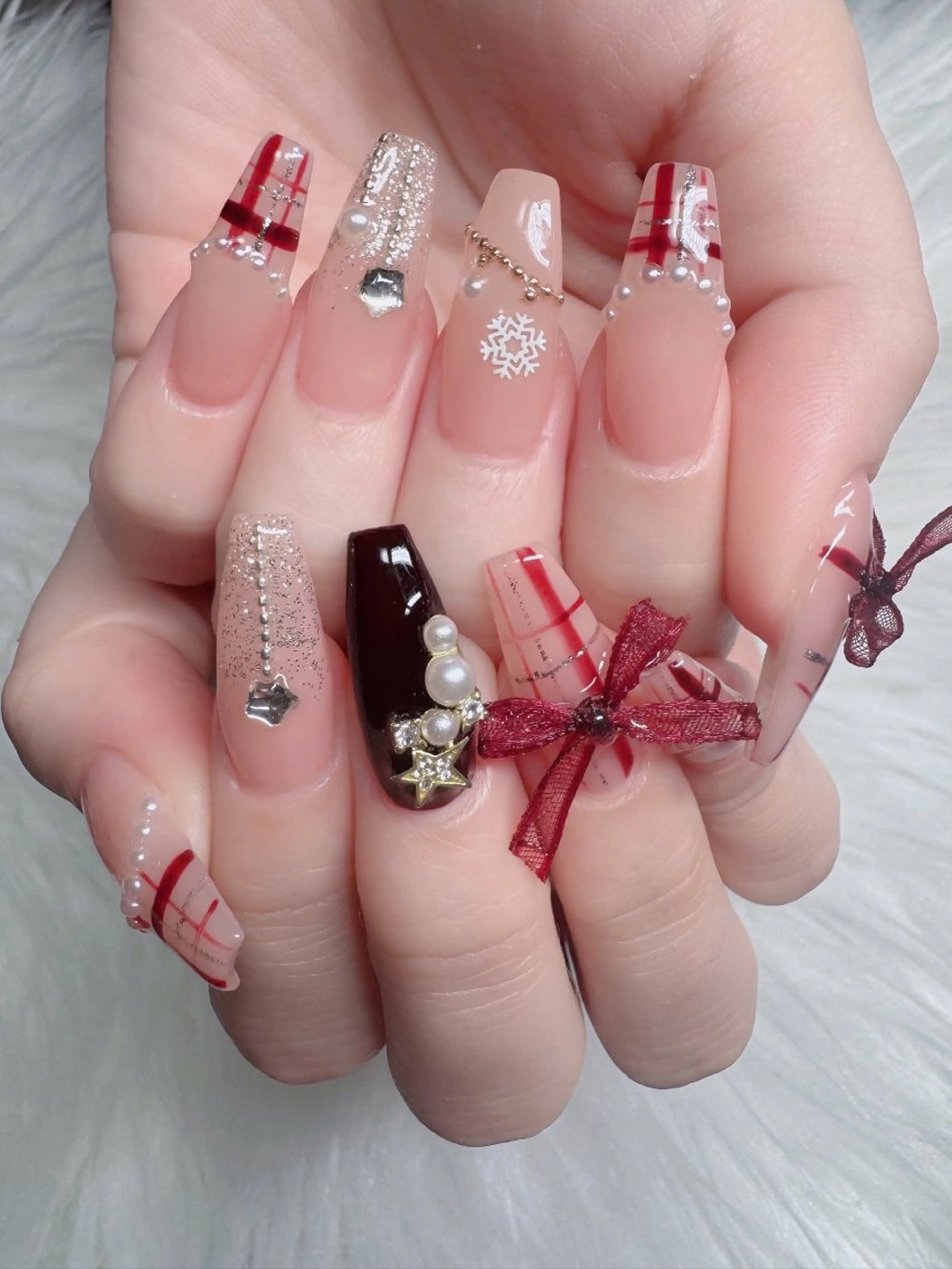 ネイル オーロラネイル フレンチネイル ジェルネイル ハロウィン キラキラネイル ハンドネイル H.baby Nail Salonのネイルデザイン