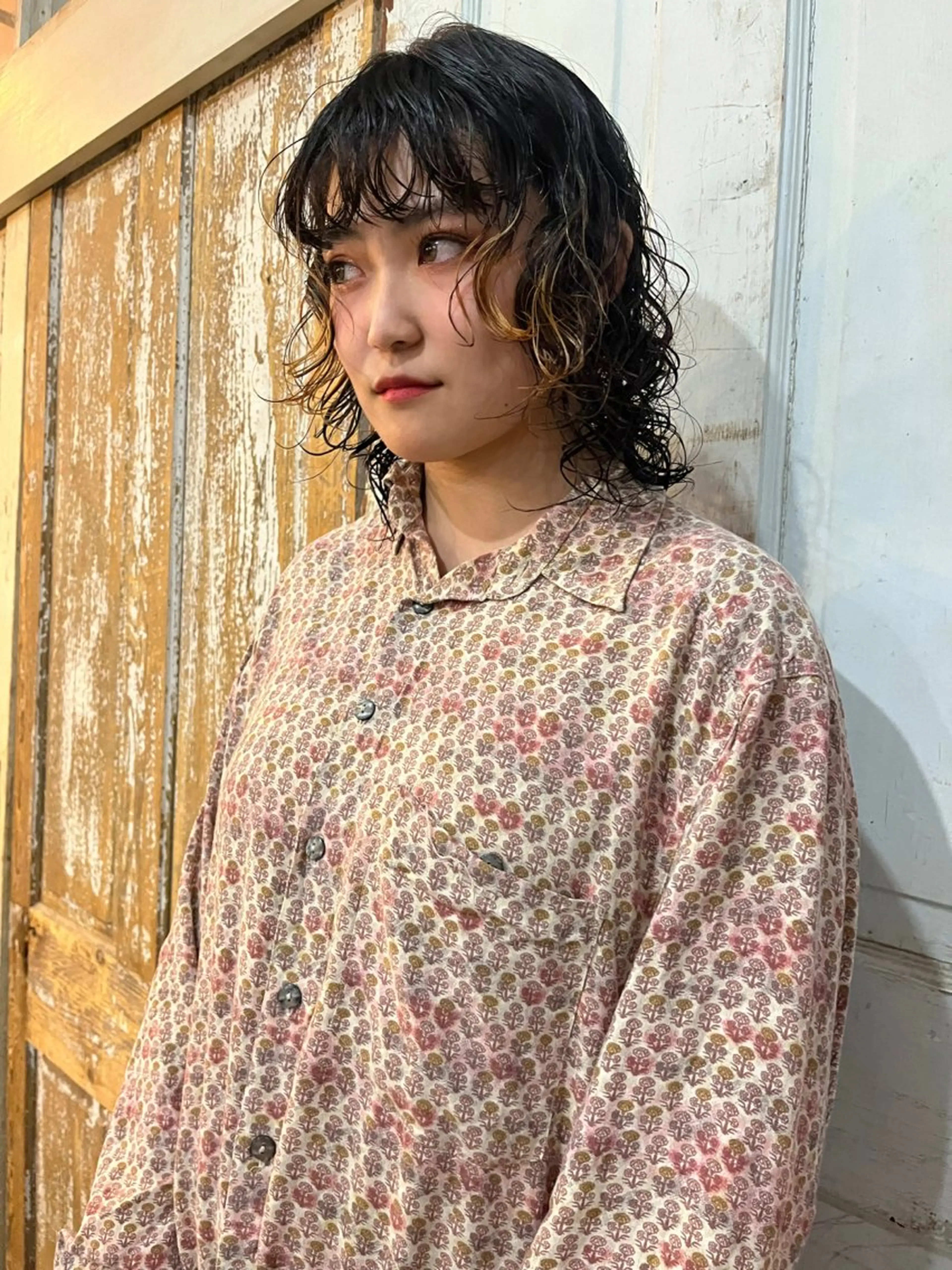 ミディアム パーマ ハイトーン/顔まわり レイヤー/YUKAのヘアスタイル