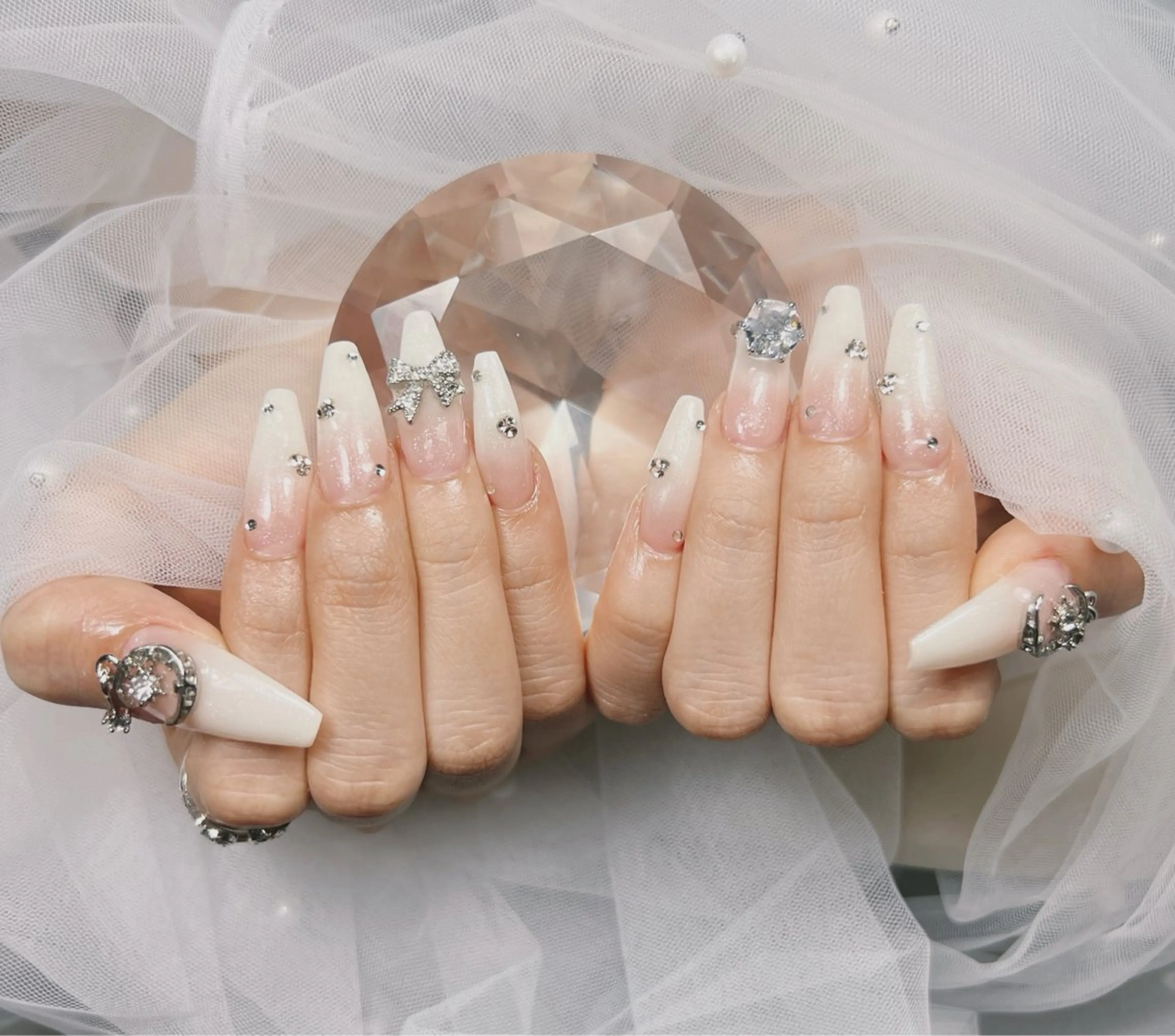 ネイル アートネイル オーロラネイル チークネイル 長さ出し フットネイル ハンドネイル フットネイル ハンドケア Noiranail_ studio川越西口のネイルデザイン