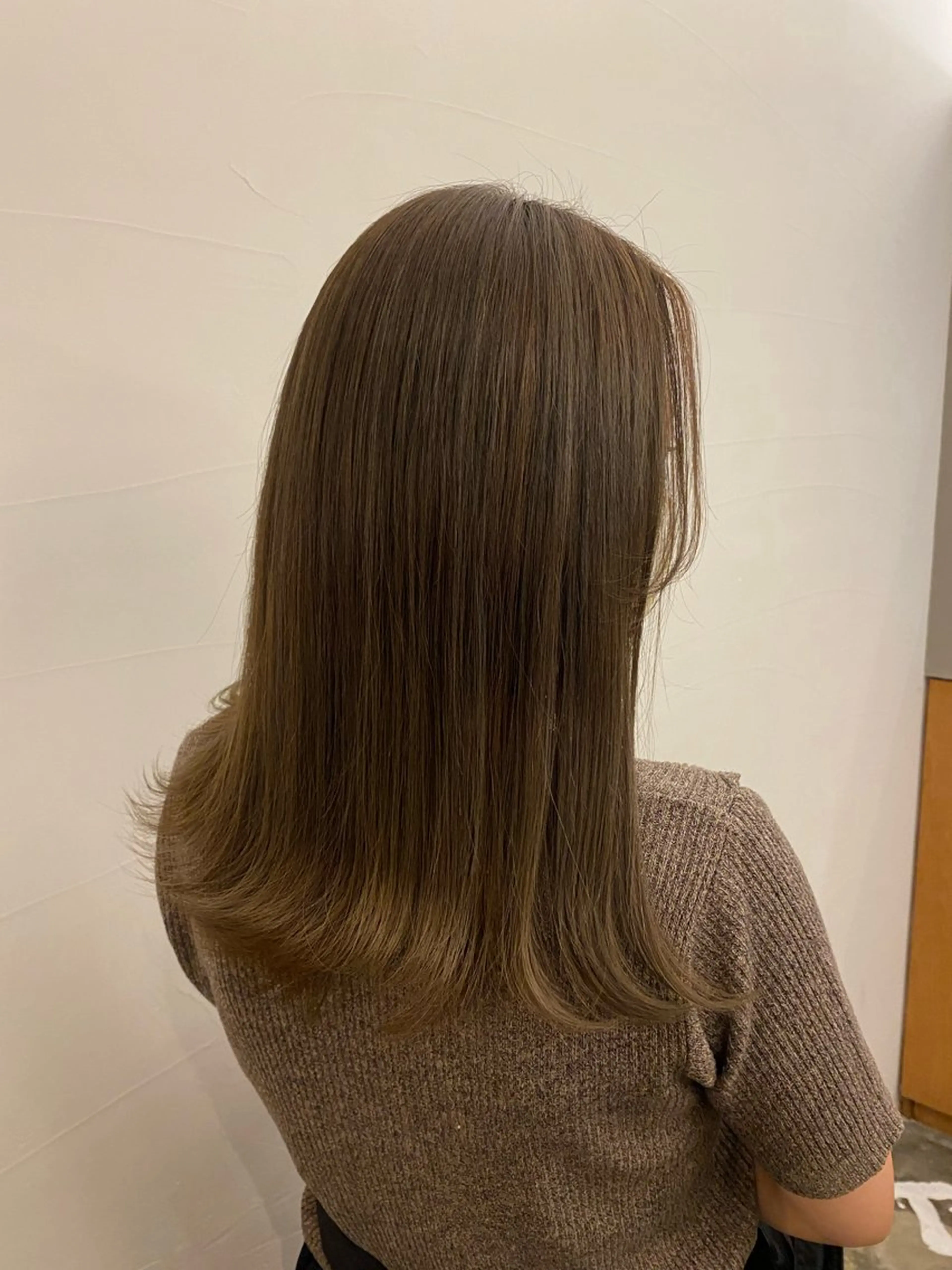 セミロング カラー 高矢 結衣子のヘアスタイル