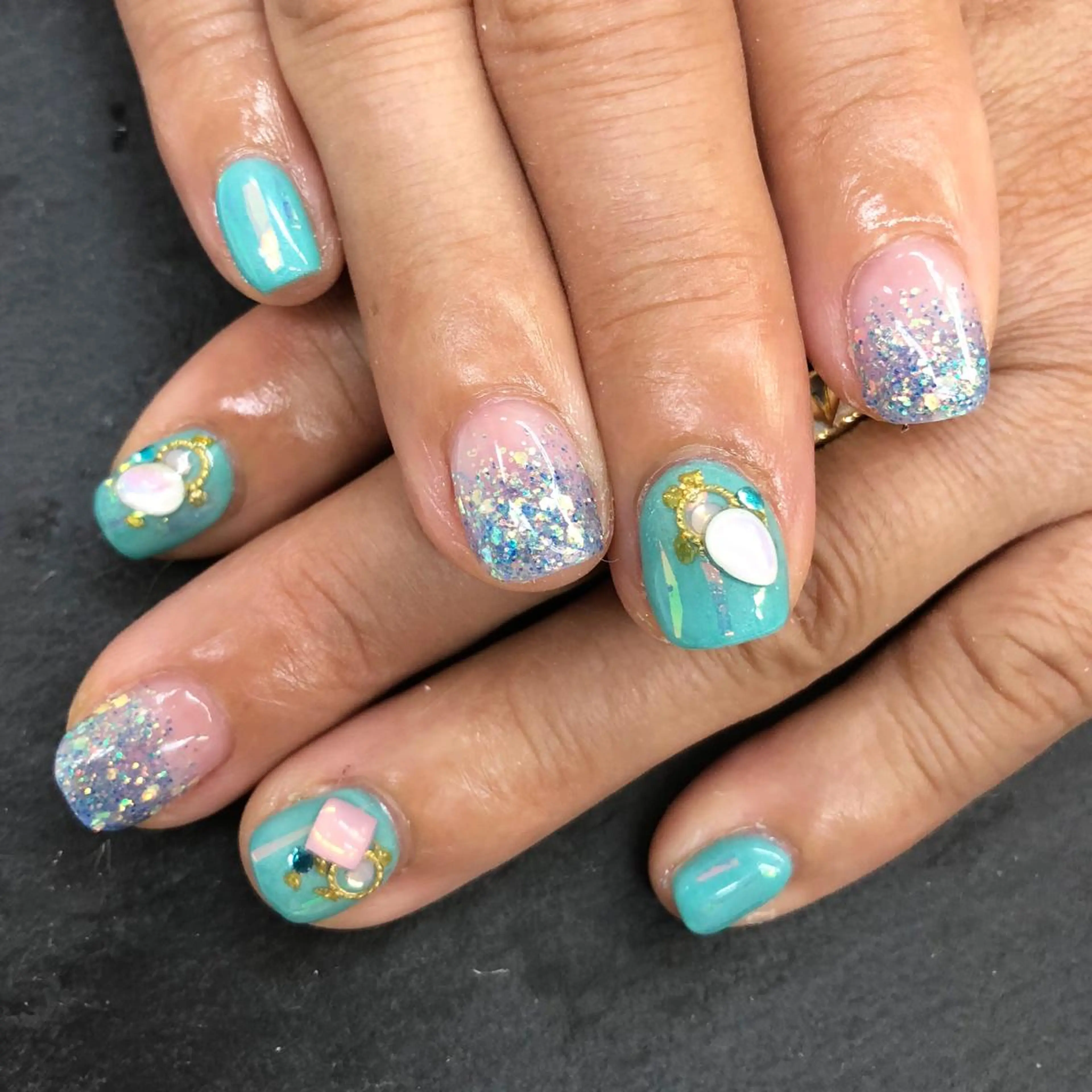 ネイル esNail&eye イーズネイル＆アイのネイルデザイン