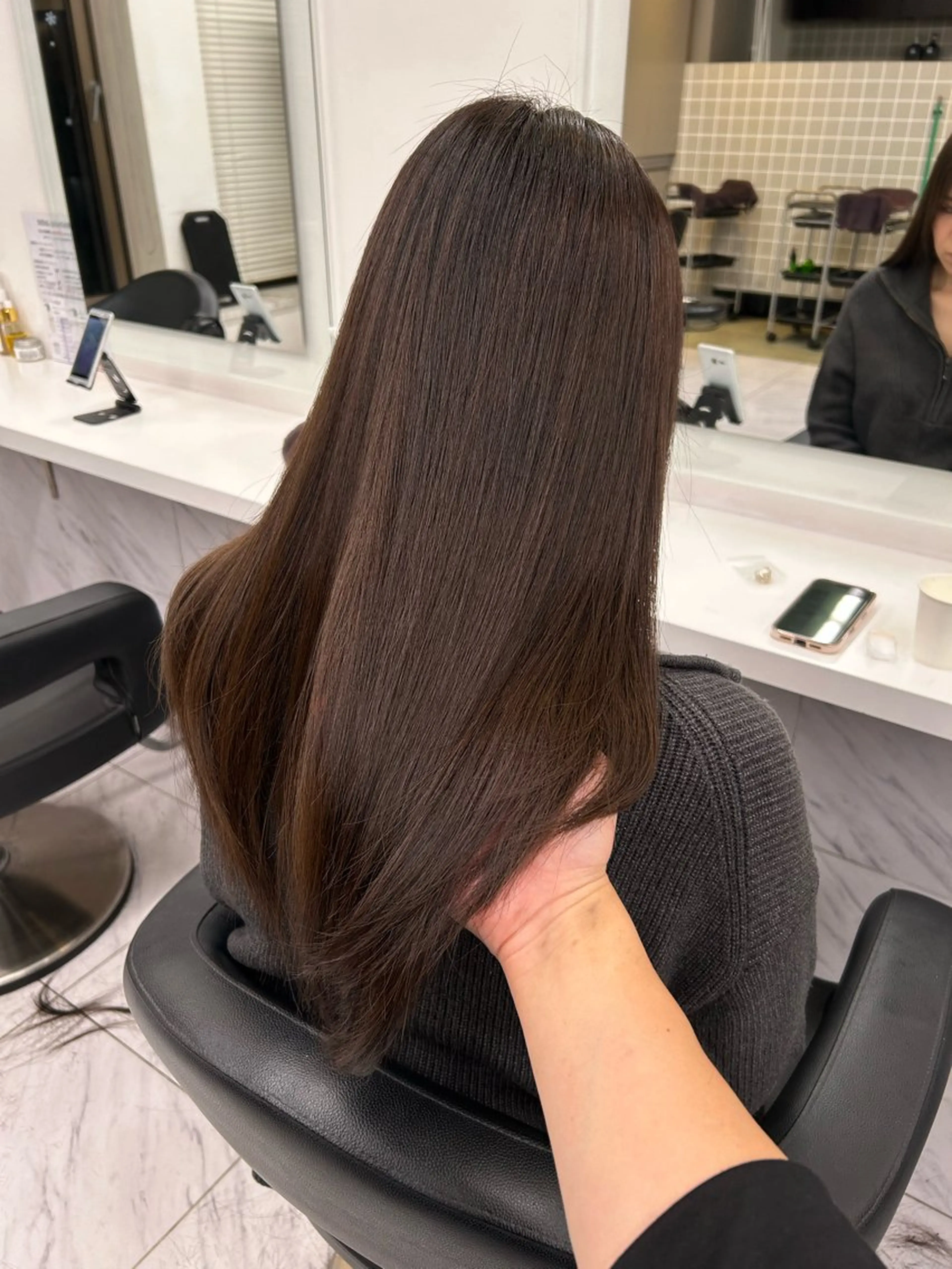 セミロング カラー パーマ ヘアアレンジ メンズ キッズ カット ヘアカラー トリートメント 🦋韓国レイヤー｜ 透明感グレージュ🦋のヘアスタイル