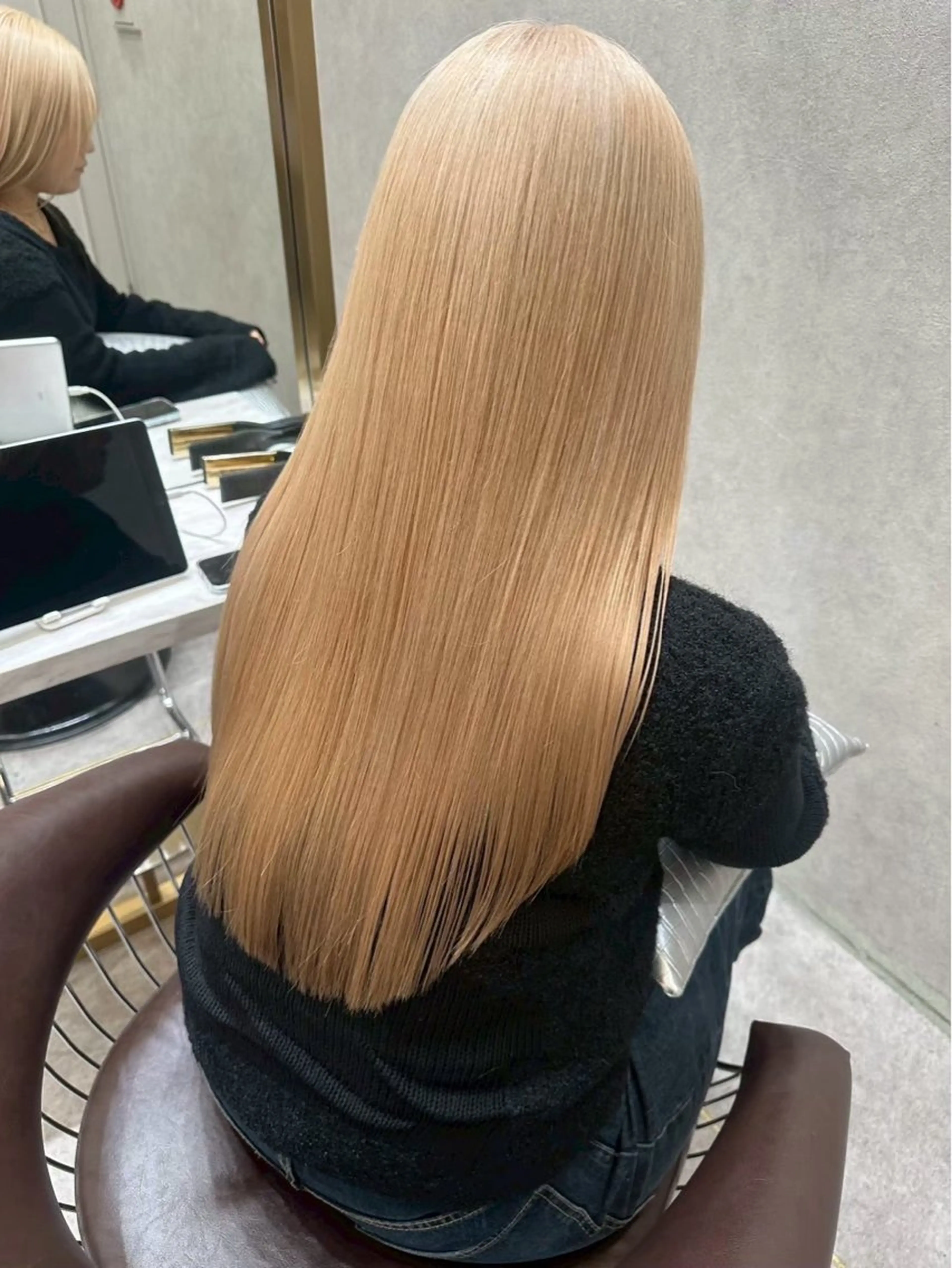 ロング ヘアカラー トリートメント Nanami / ベージュ/グレージュのヘアスタイル