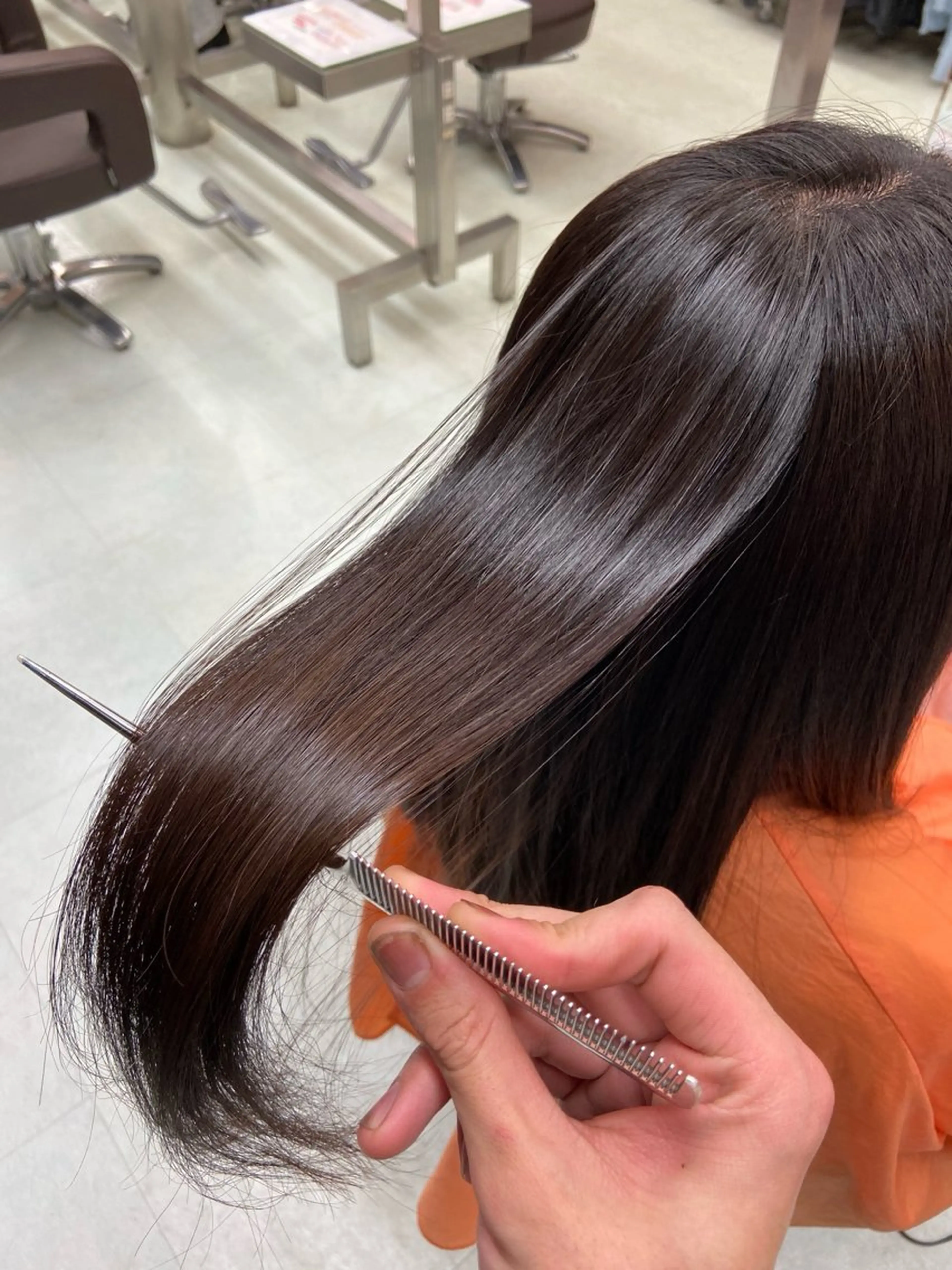 セミロング 髪質改善 トリートメント 新井優馬｜縮毛矯正/ 地毛風ストレートのヘアスタイル