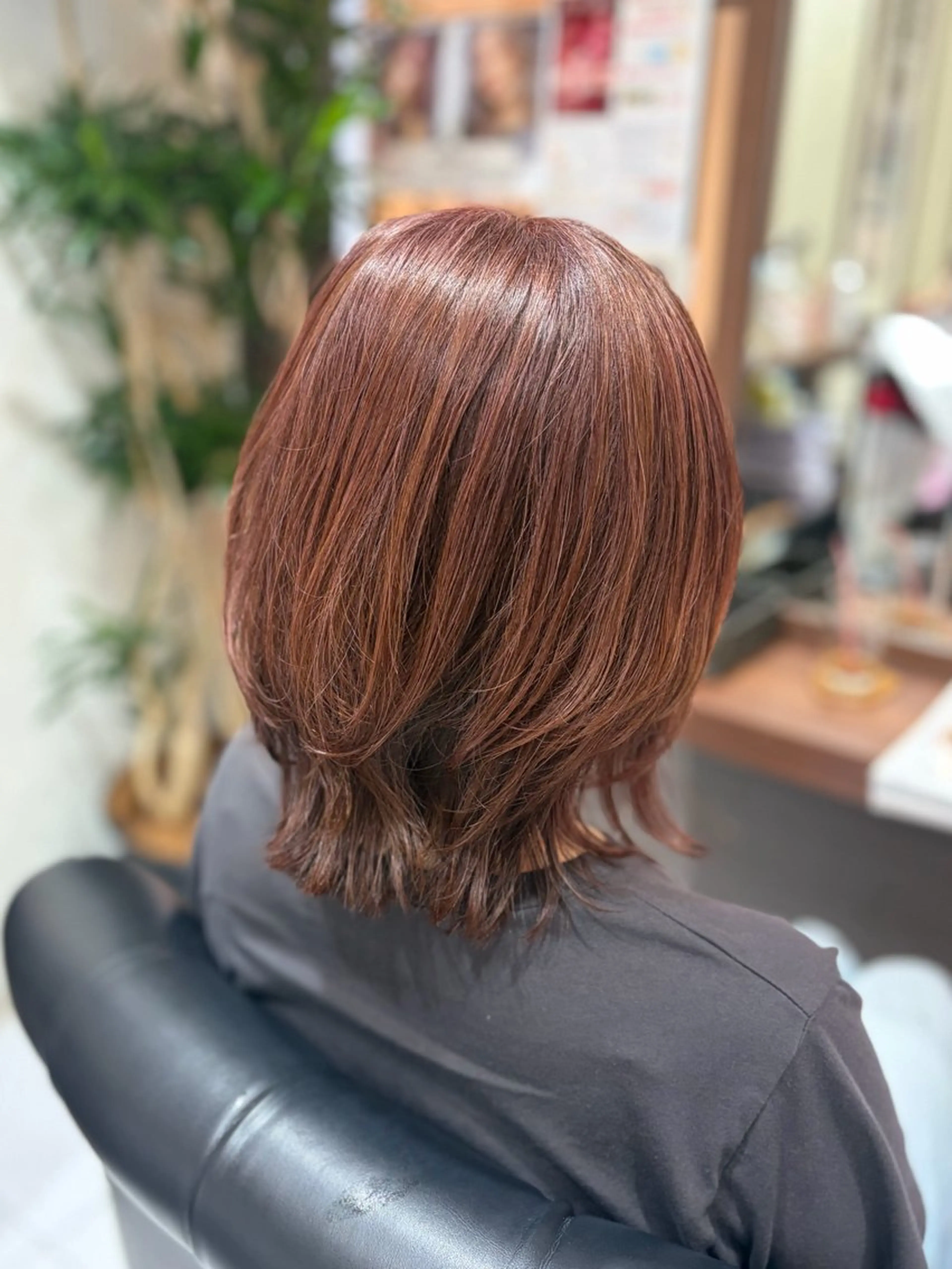 ミディアム カラー ベージュカラー コーラルベージュ ボブ くびれヘア カット ヘアカラー トリートメント Aphrodite 横手 亜紀のヘアスタイル