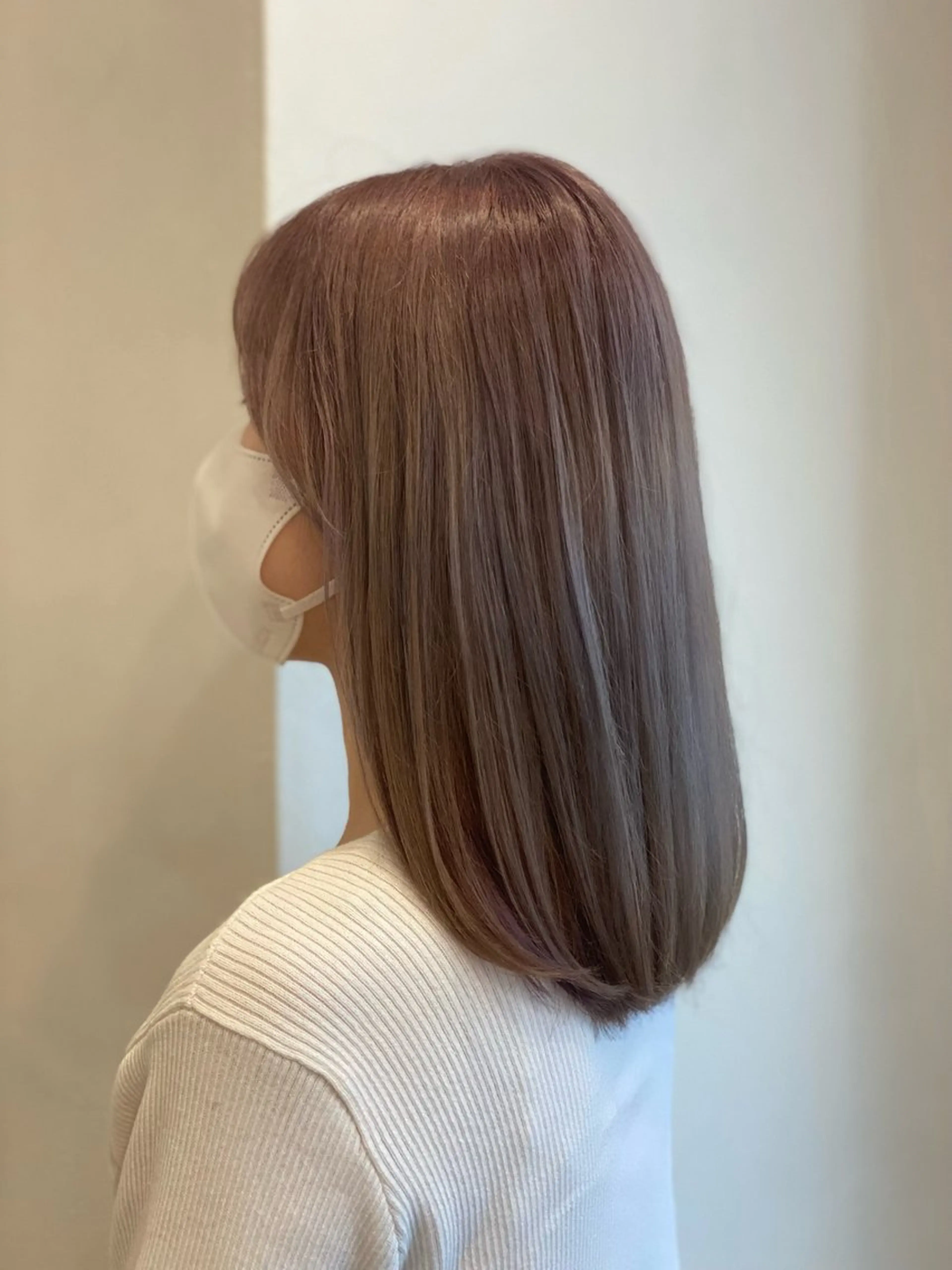セミロング カラー ベージュカラー ハイトーンカラー ミルクティーベージュ カット ヘアカラー トリートメント 仲矢 あゆ美のヘアスタイル