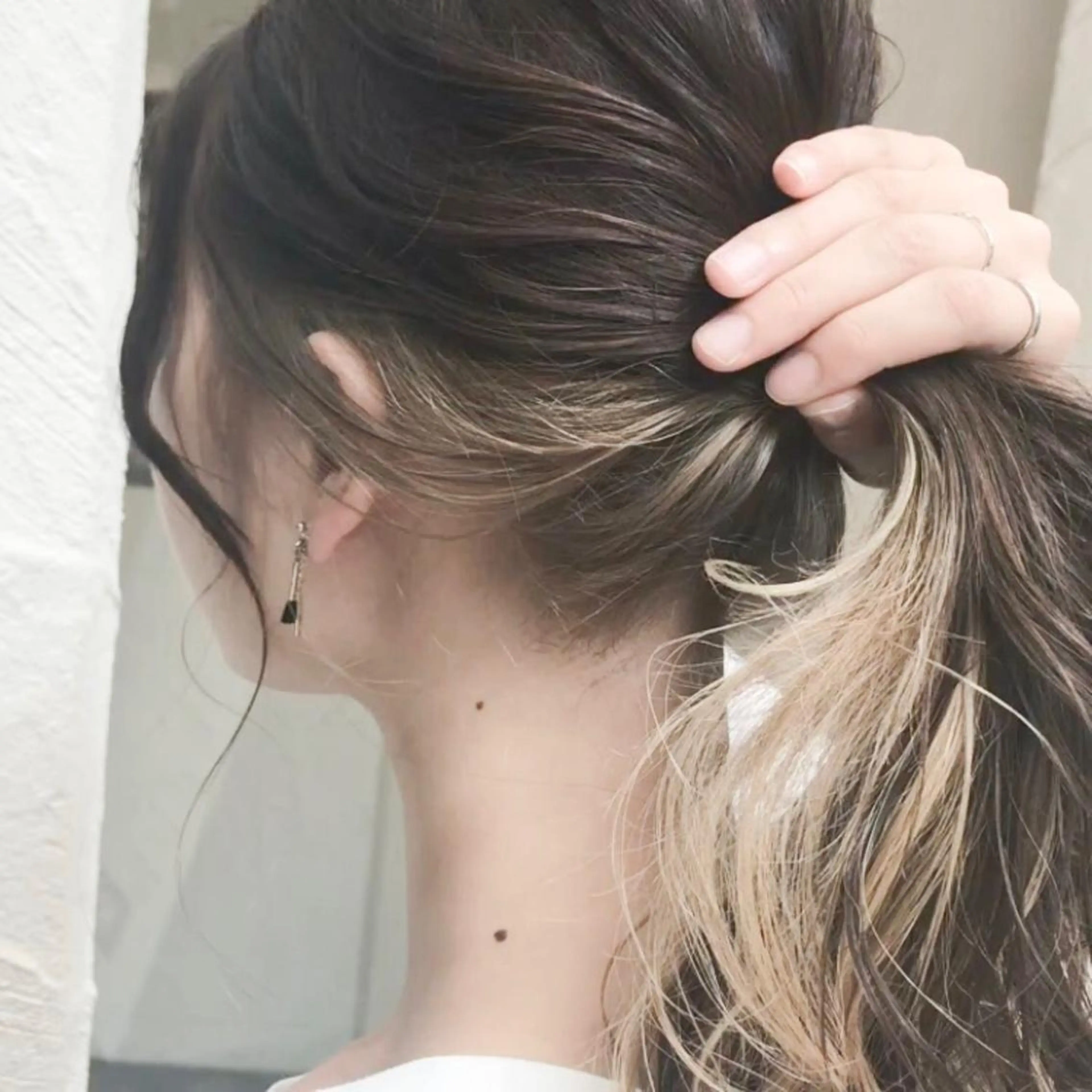 ミディアム カラー ブリーチ グラデーションカラー ハイライトカラー インナーカラー ハイライト AMI Hair  supply所属・髪質改善カラー韓国風 レイヤーtudaのヘアスタイル