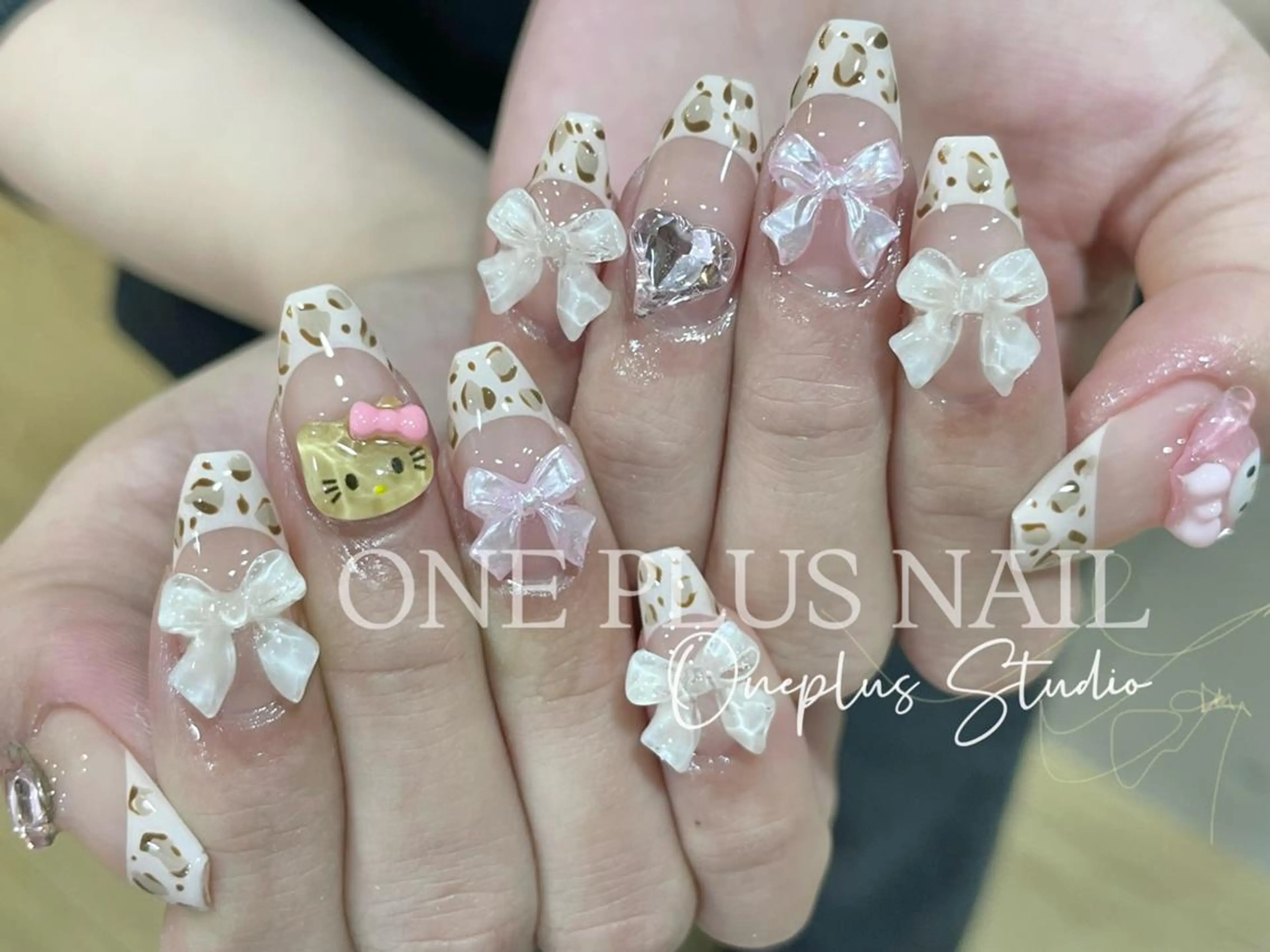 ネイル アートネイル オーロラネイル ガーリー キラキラネイル 韓国ネイル One plus StudioNailのネイルデザイン