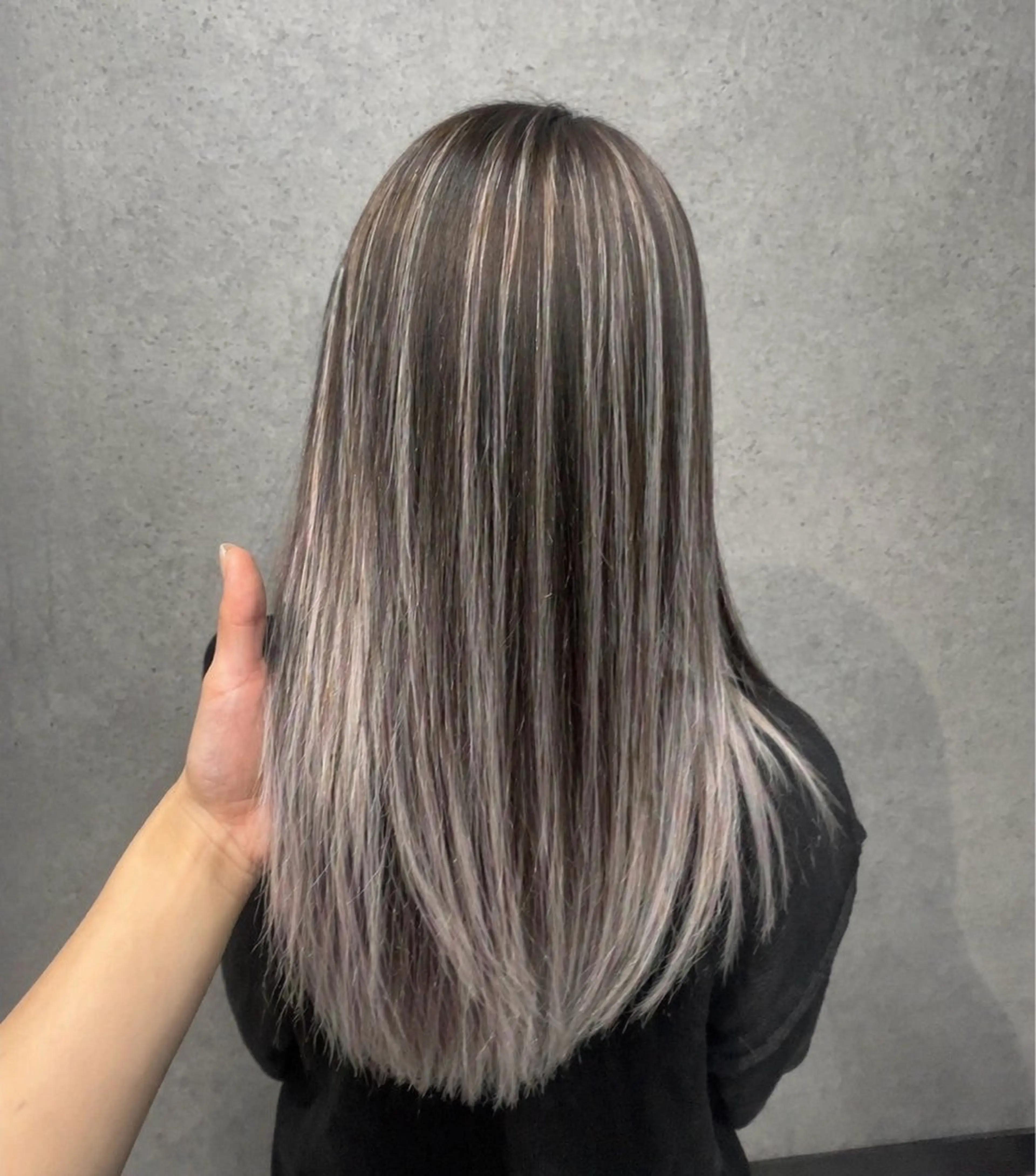 ミディアム レイヤーカット カット ヘアカラー 平岡 亜友菜のヘアスタイル