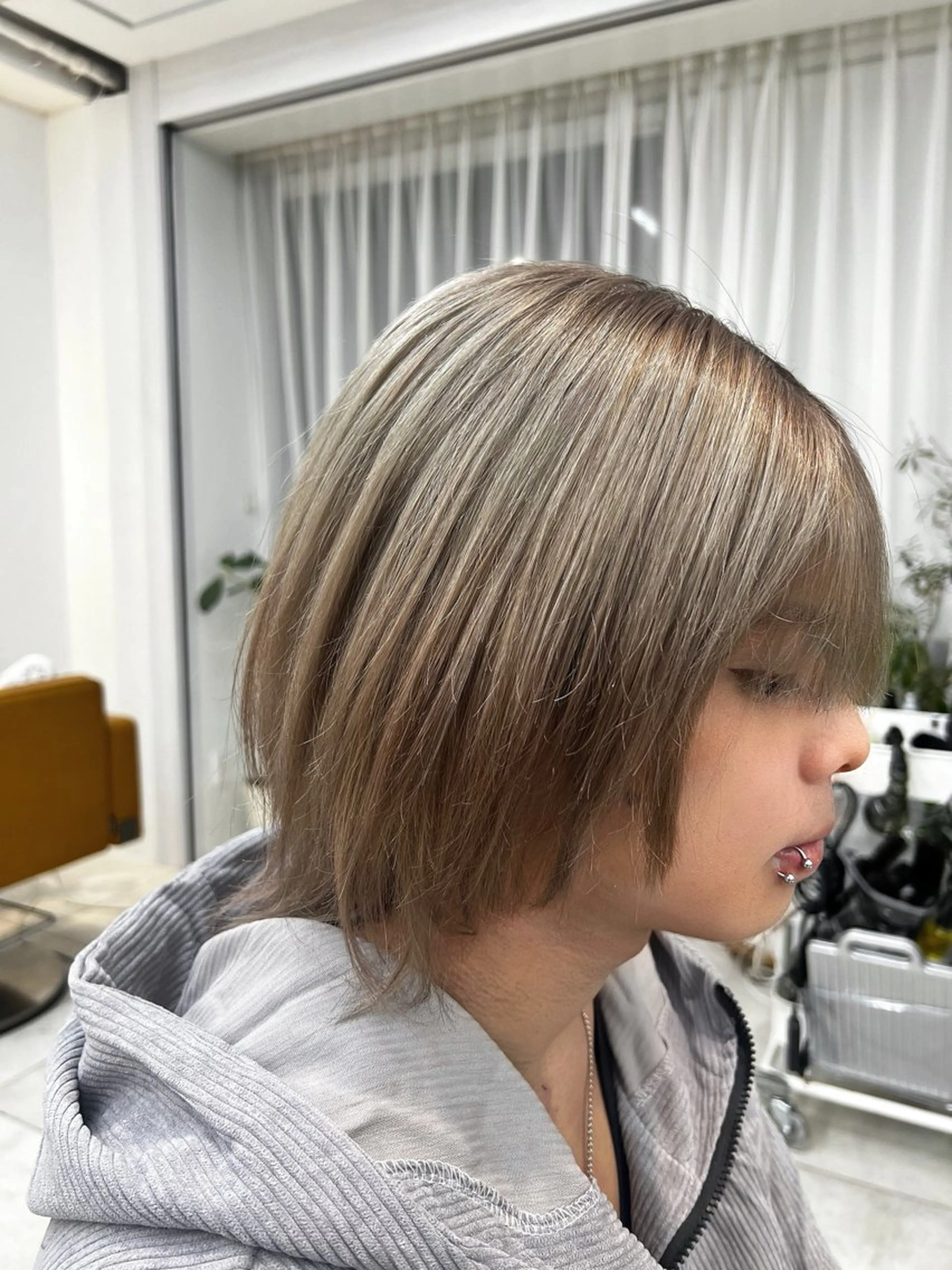 カラー ベージュカラー ブリーチ フォギーベージュ 野原 大騎のヘアスタイル