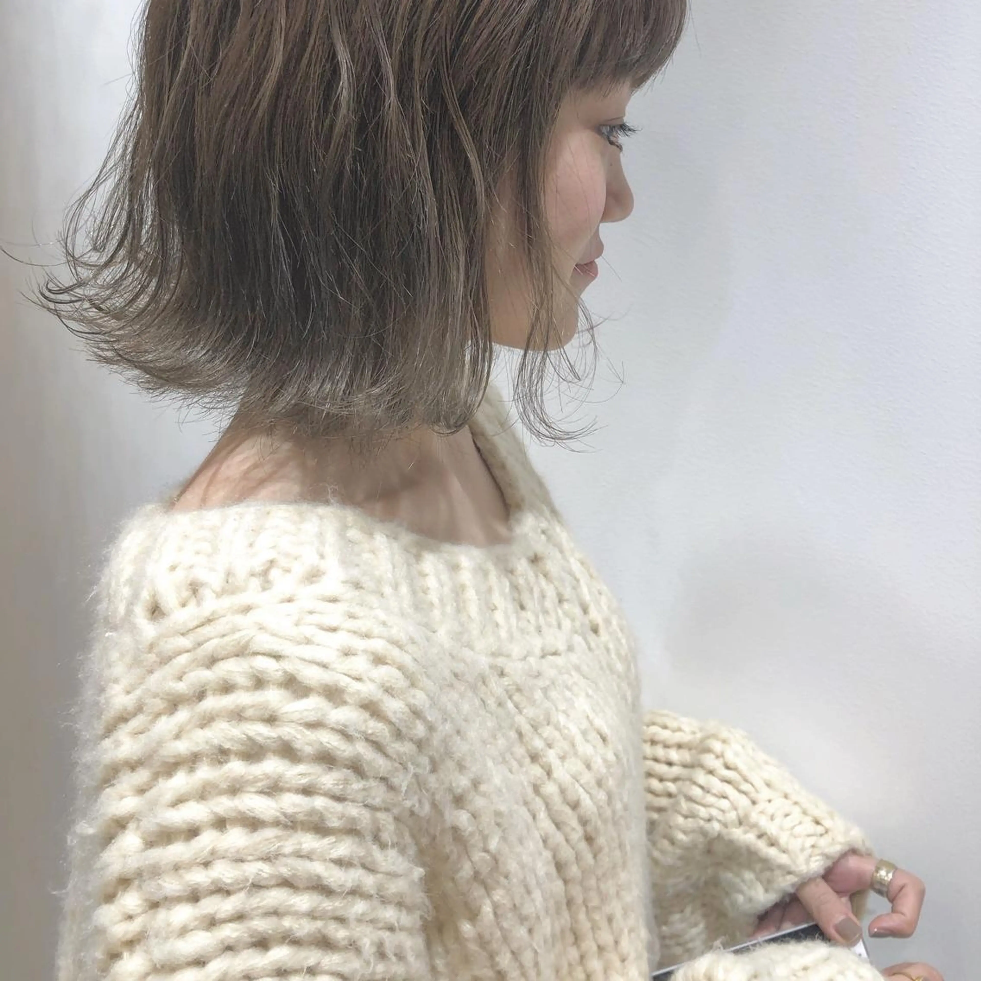ショート カラー デザインカラー グレージュ ハイトーンカラー ハイトーングレージュ 江原 彩華のヘアスタイル