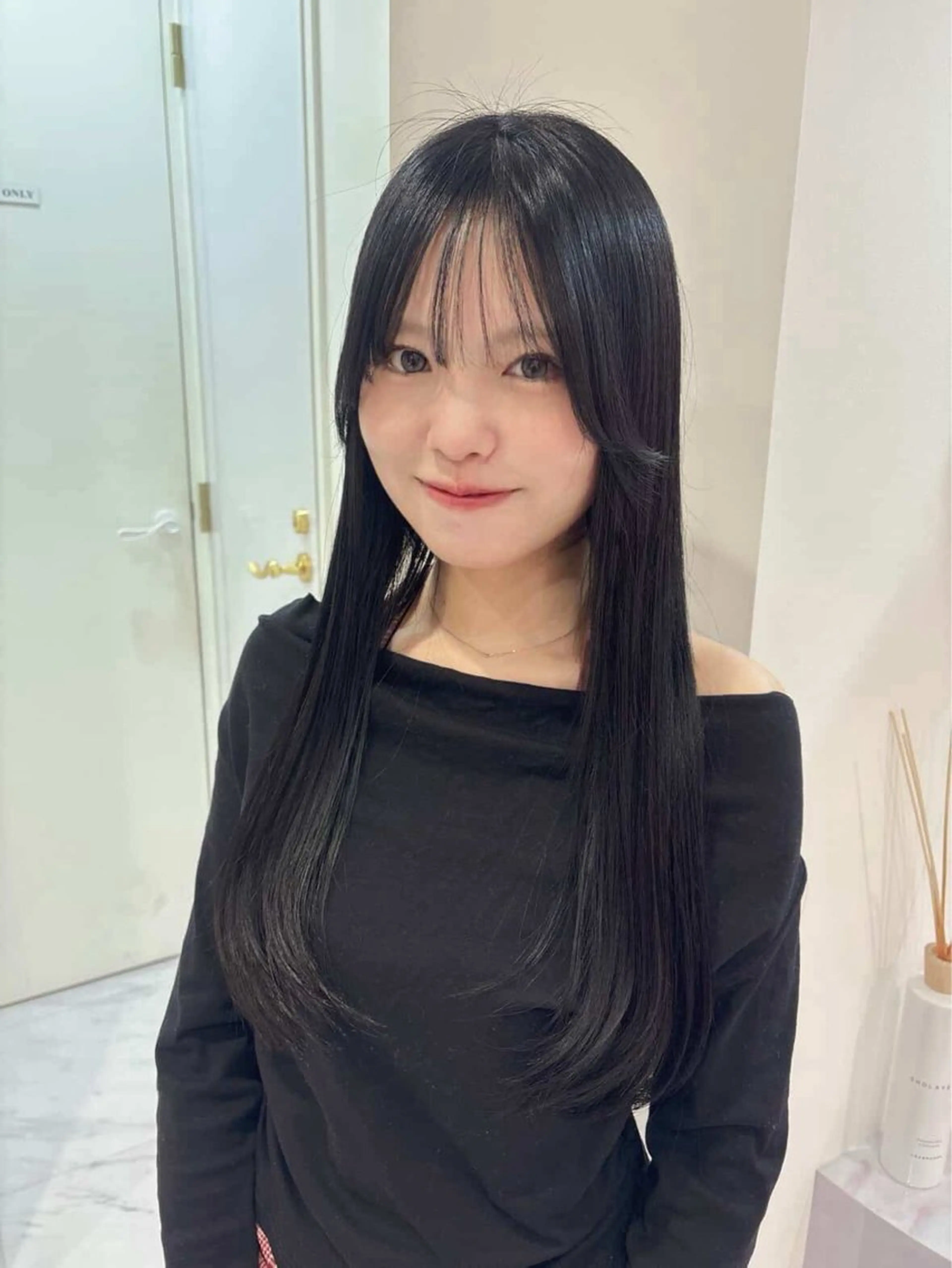 ロング カラー 黒髪 ブルーカラー ブルーブラック 透明感カラー レイヤーカット カット ヘアカラー MONA HARUNA💫のヘアスタイル