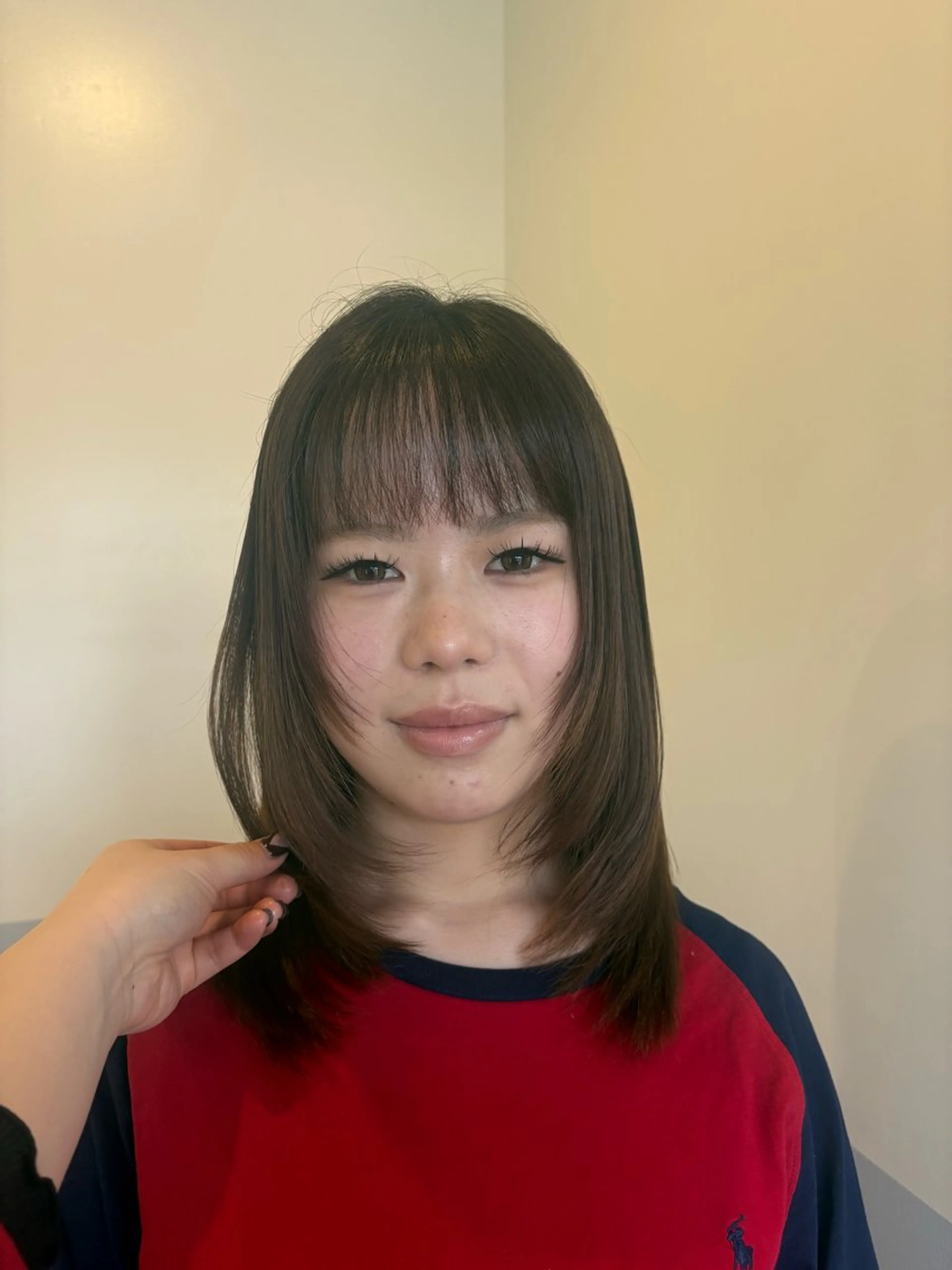 ミディアム レイヤーカット 鈴木 美由華／透明感カラーのヘアスタイル