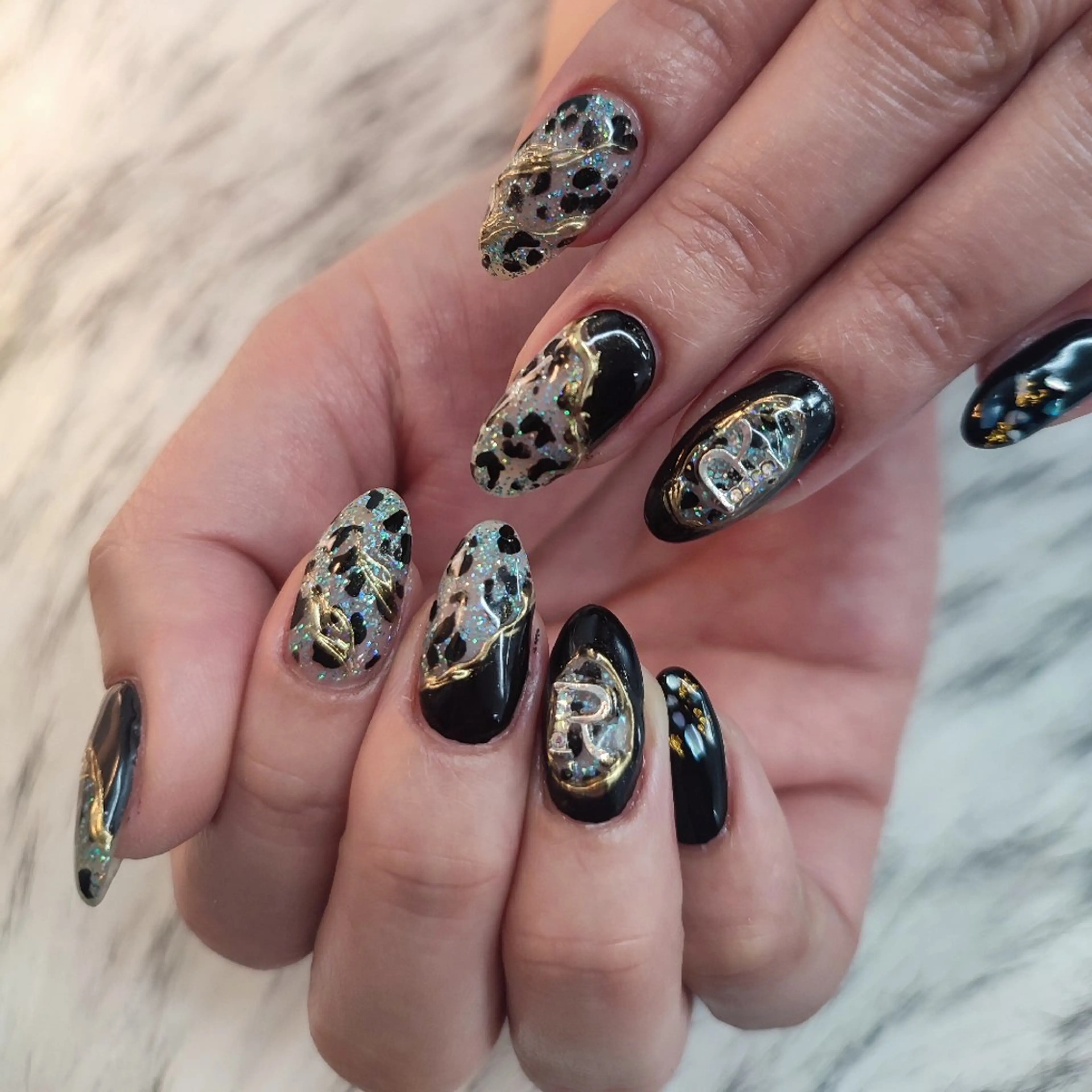 ネイル ハンドネイル RUNWAY 　　の眉毛・アイブロウイメージ