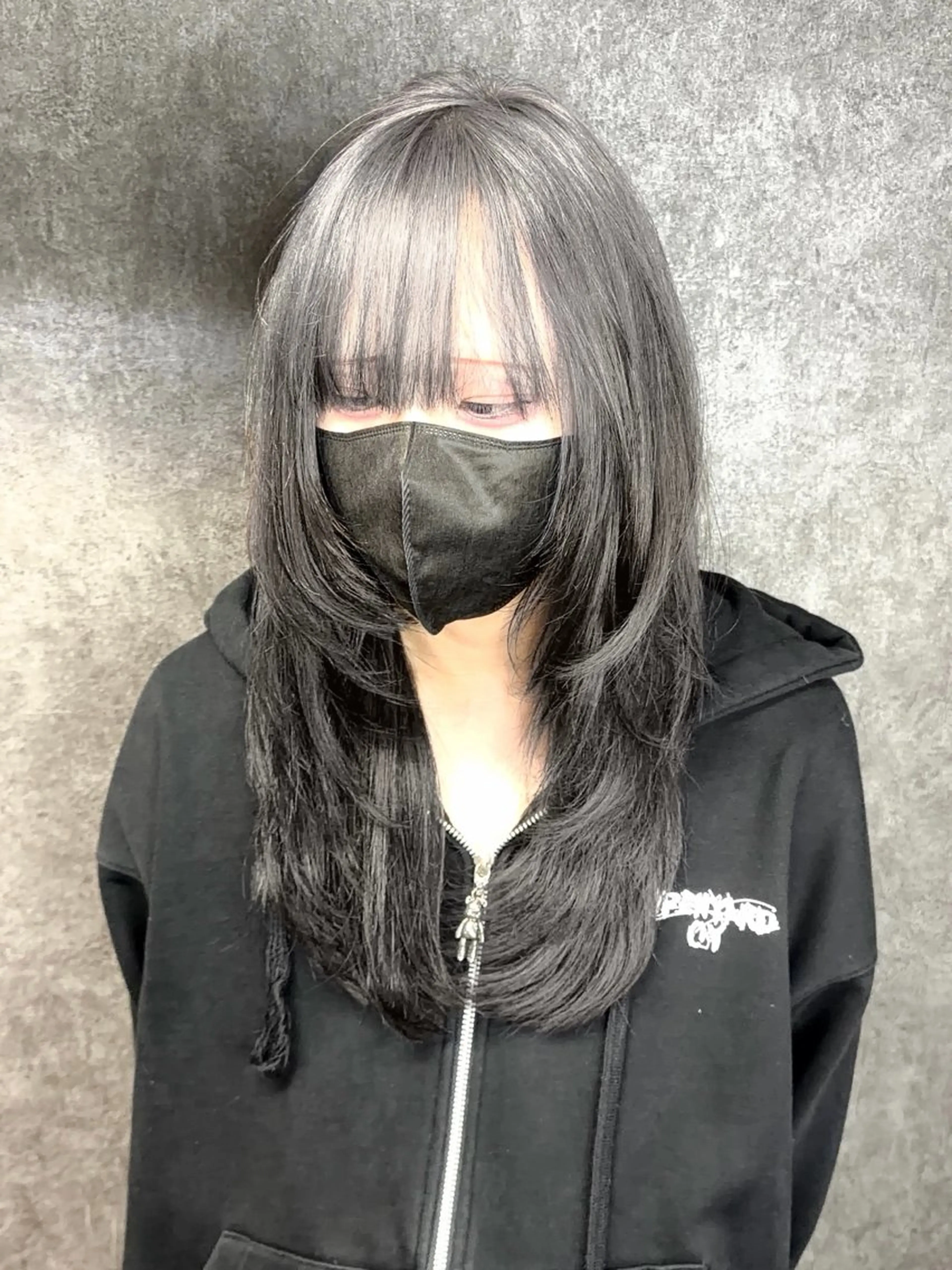 セミロング ナリキ/ダブルカラー /ダブルカラーモデルのヘアスタイル