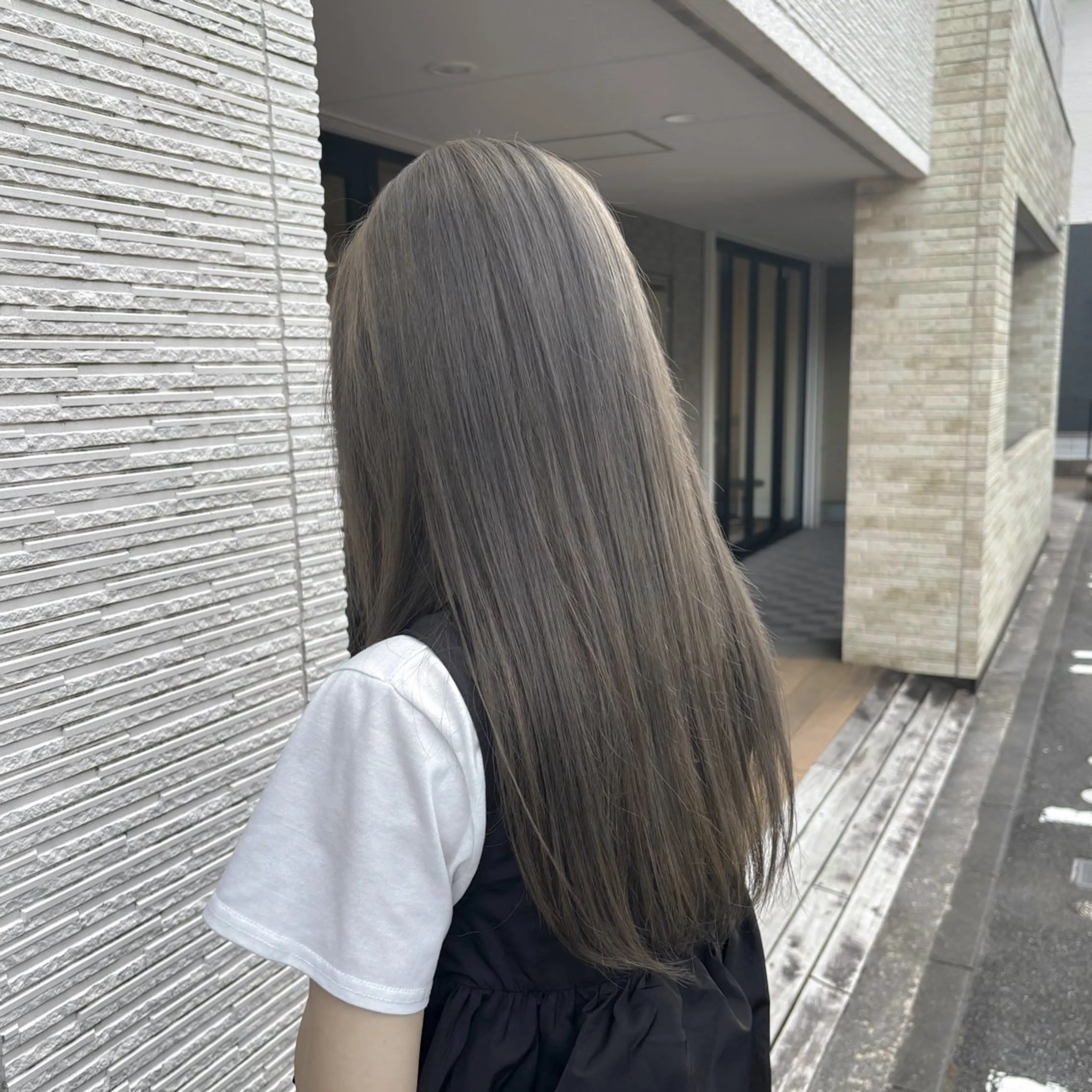 ロング カラー ベージュカラー 透明感カラー オリーブベージュ 大知 眞子のヘアスタイル