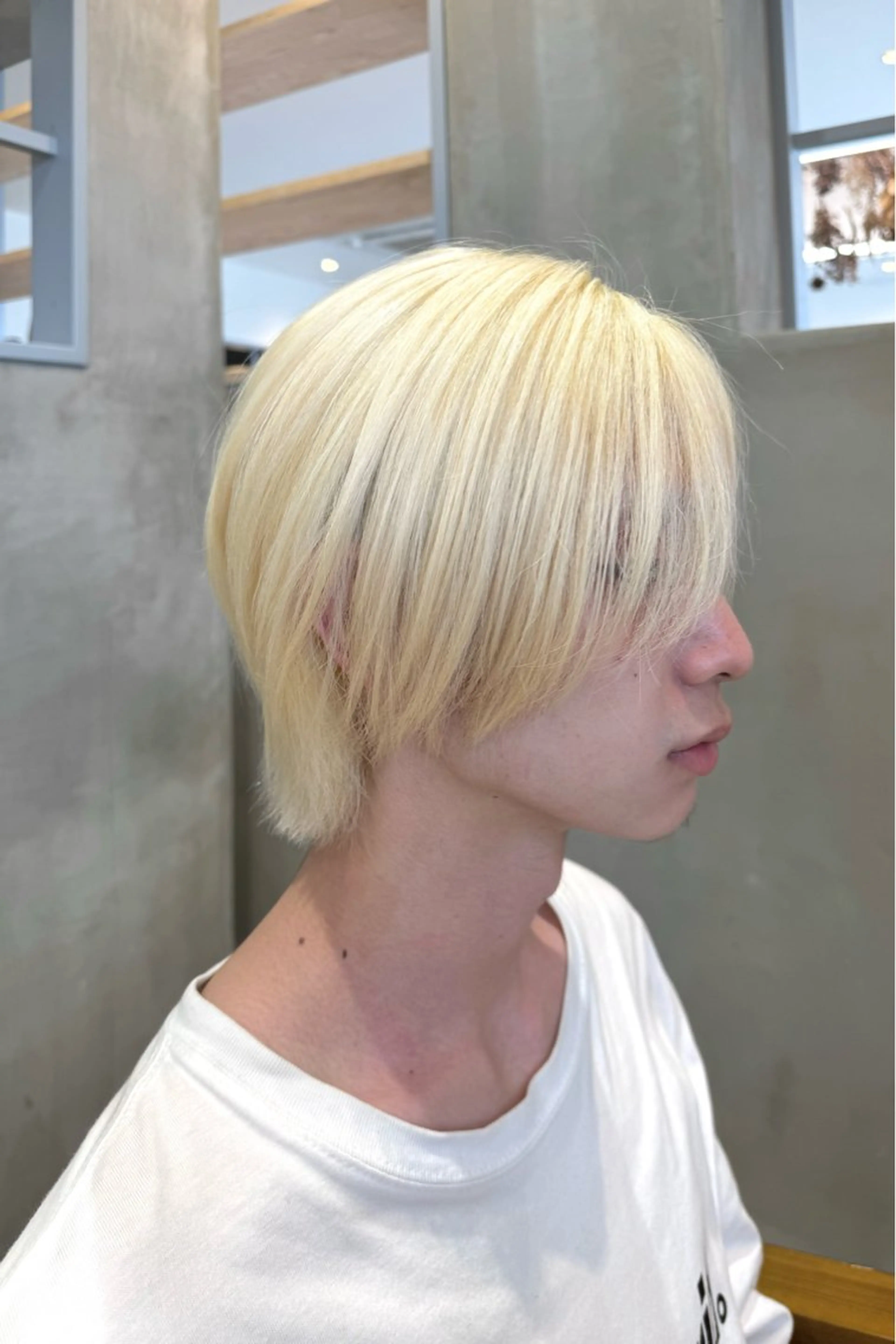 カラー メンズ 切りっぱなしボブ メンズバレイヤージュ メンズブリーチ メンズハイライト メンズハイトーン ほの カラー特化/ ブリーチ/ボブのヘアスタイル