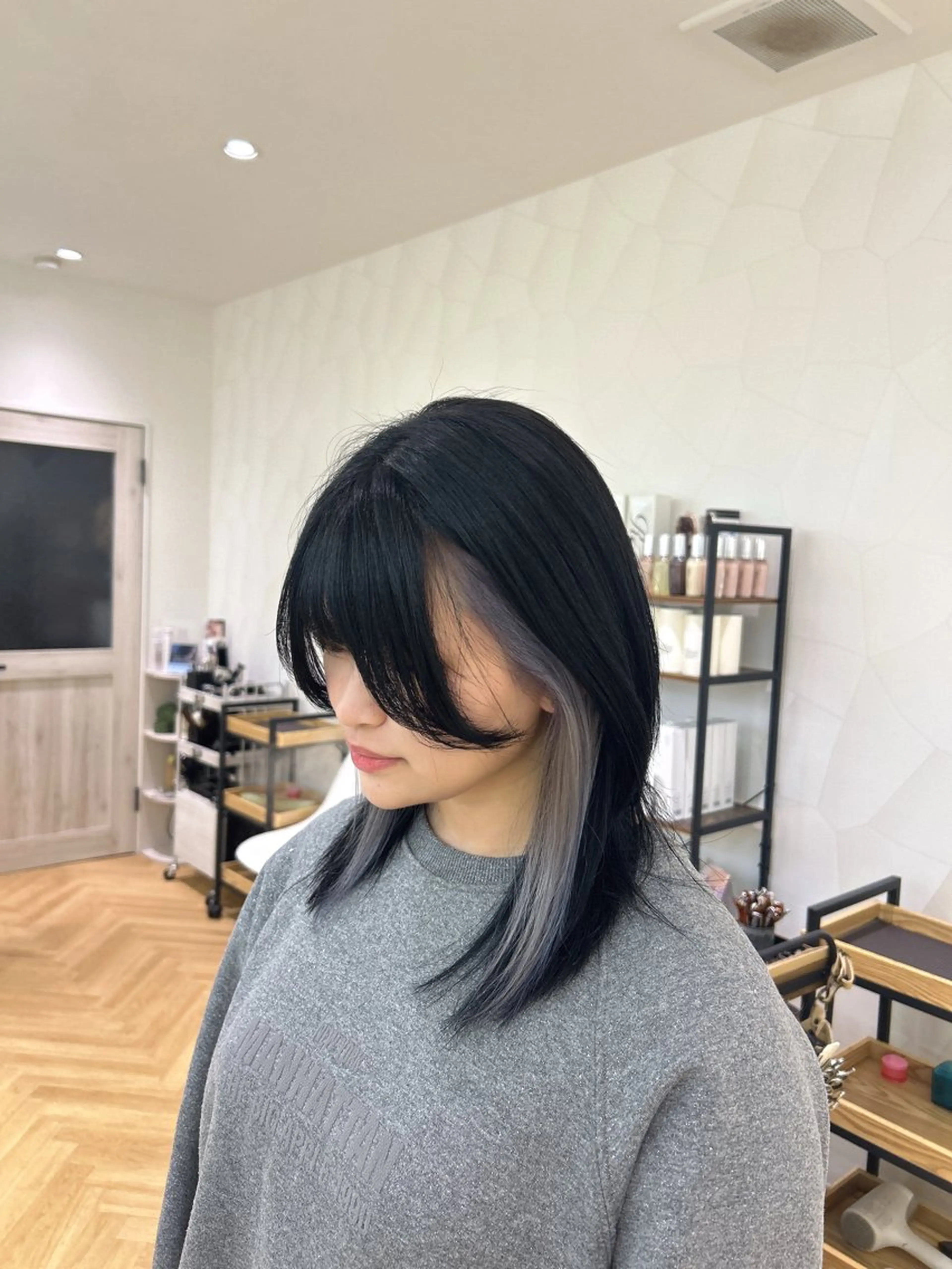 カラー インナーカラー シルバー 河野 穂香のヘアスタイル