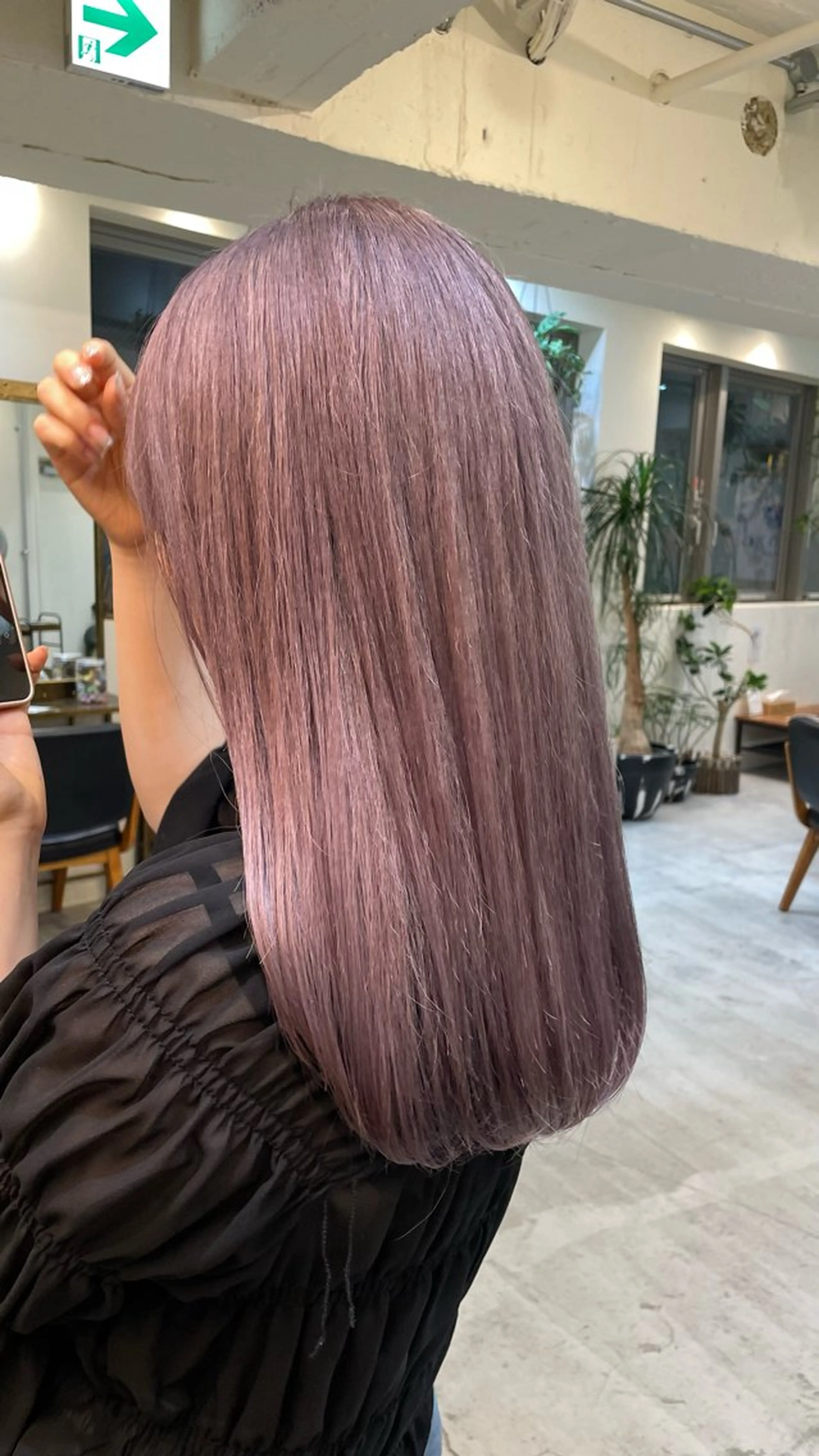 ロング ラベンダーベージュ 清野　花音/ レイヤーカットのヘアスタイル