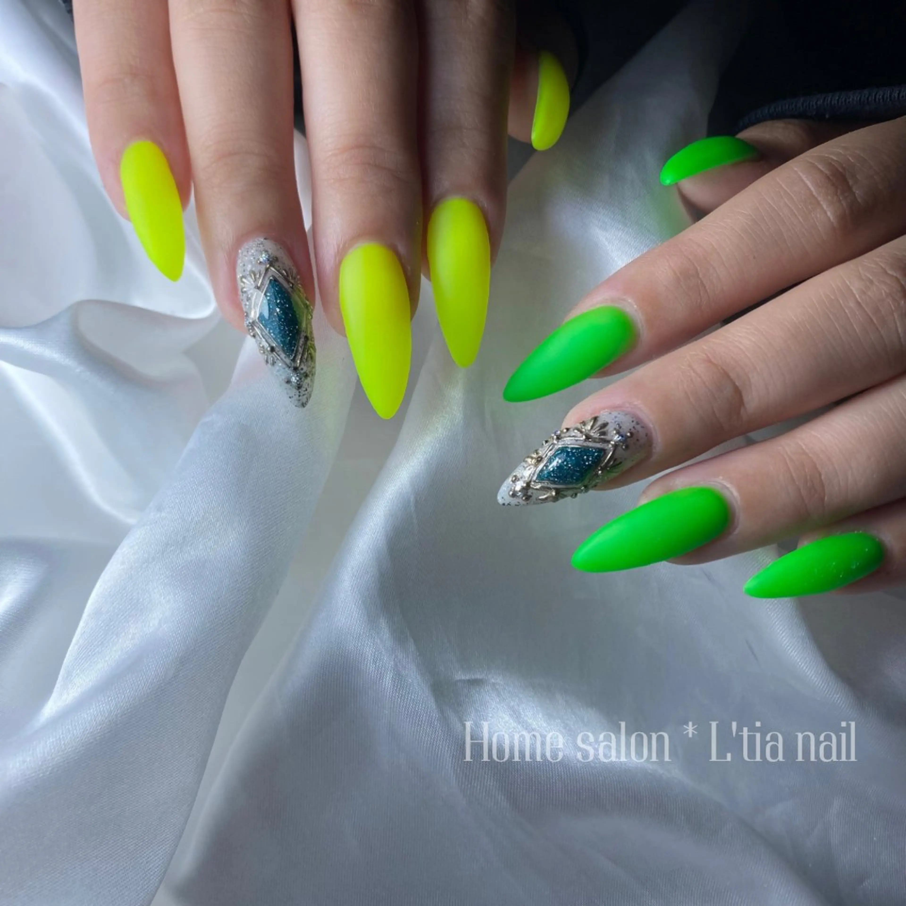 セミロング L'tia nailのネイルデザイン