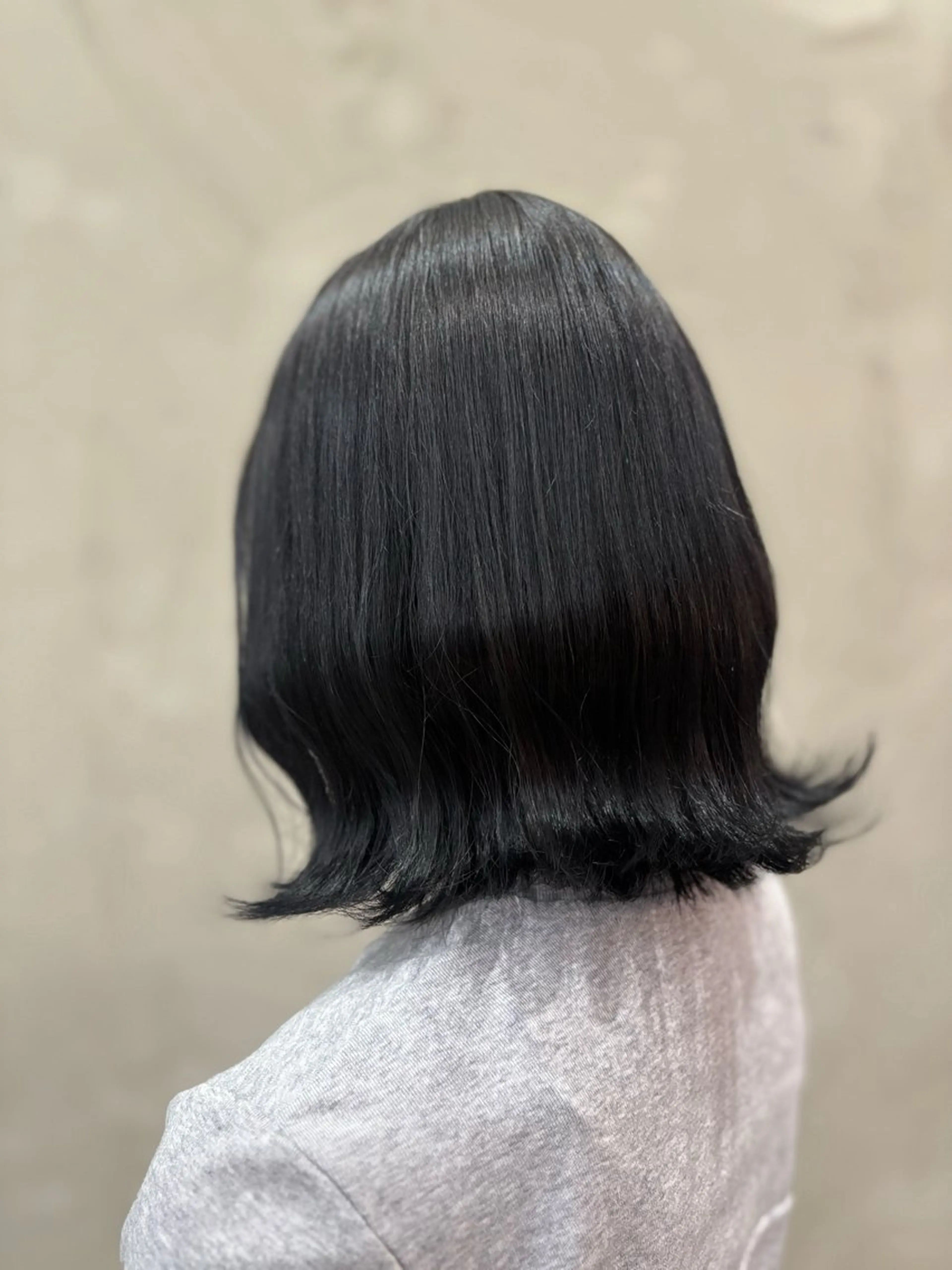 カラー 黒髪 ブリーチ ブルーカラー ブルーブラック かわうち れなのヘアスタイル