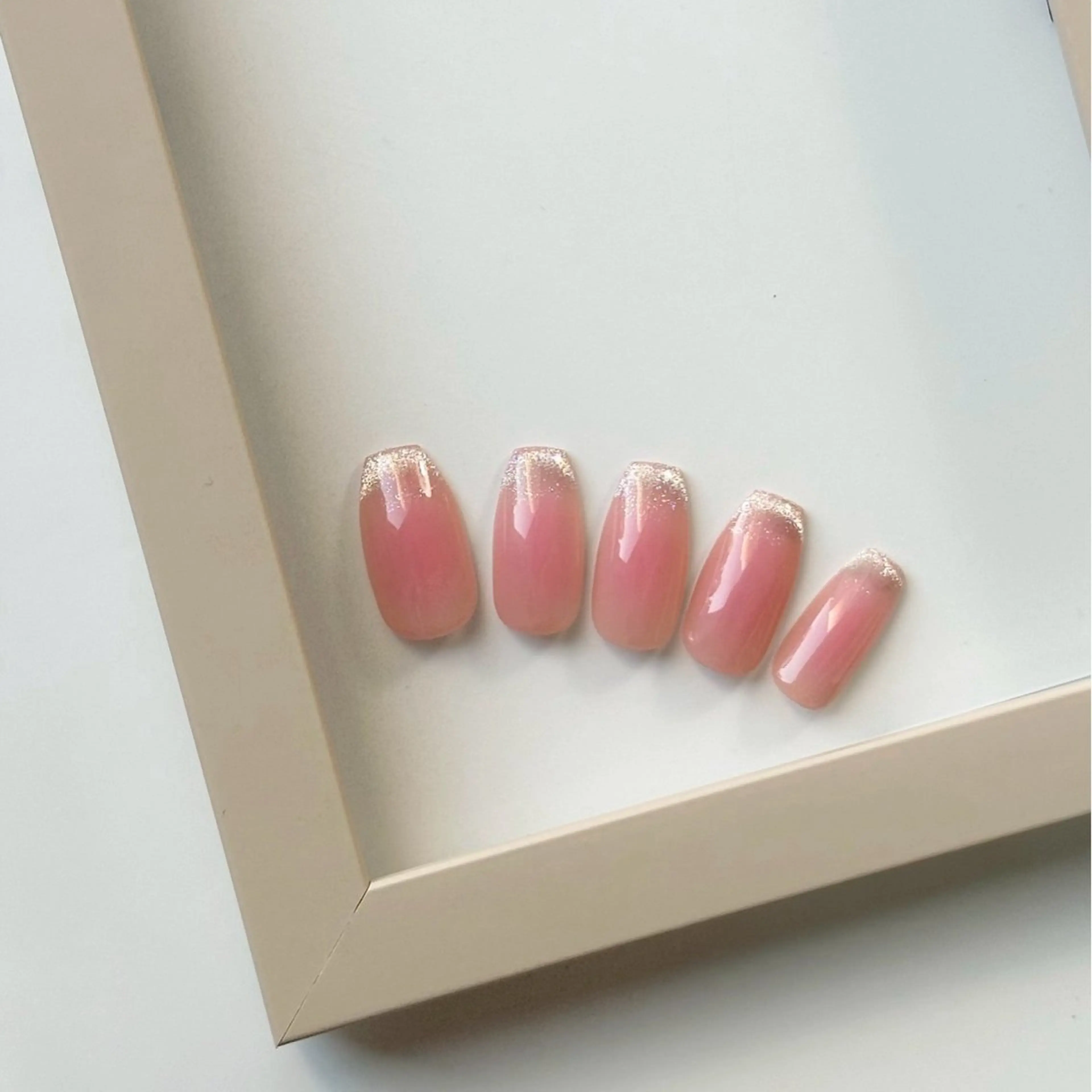 ネイル チークネイル マグネットネイル 池袋Uni nail 上品シンプルデザインのネイルデザイン