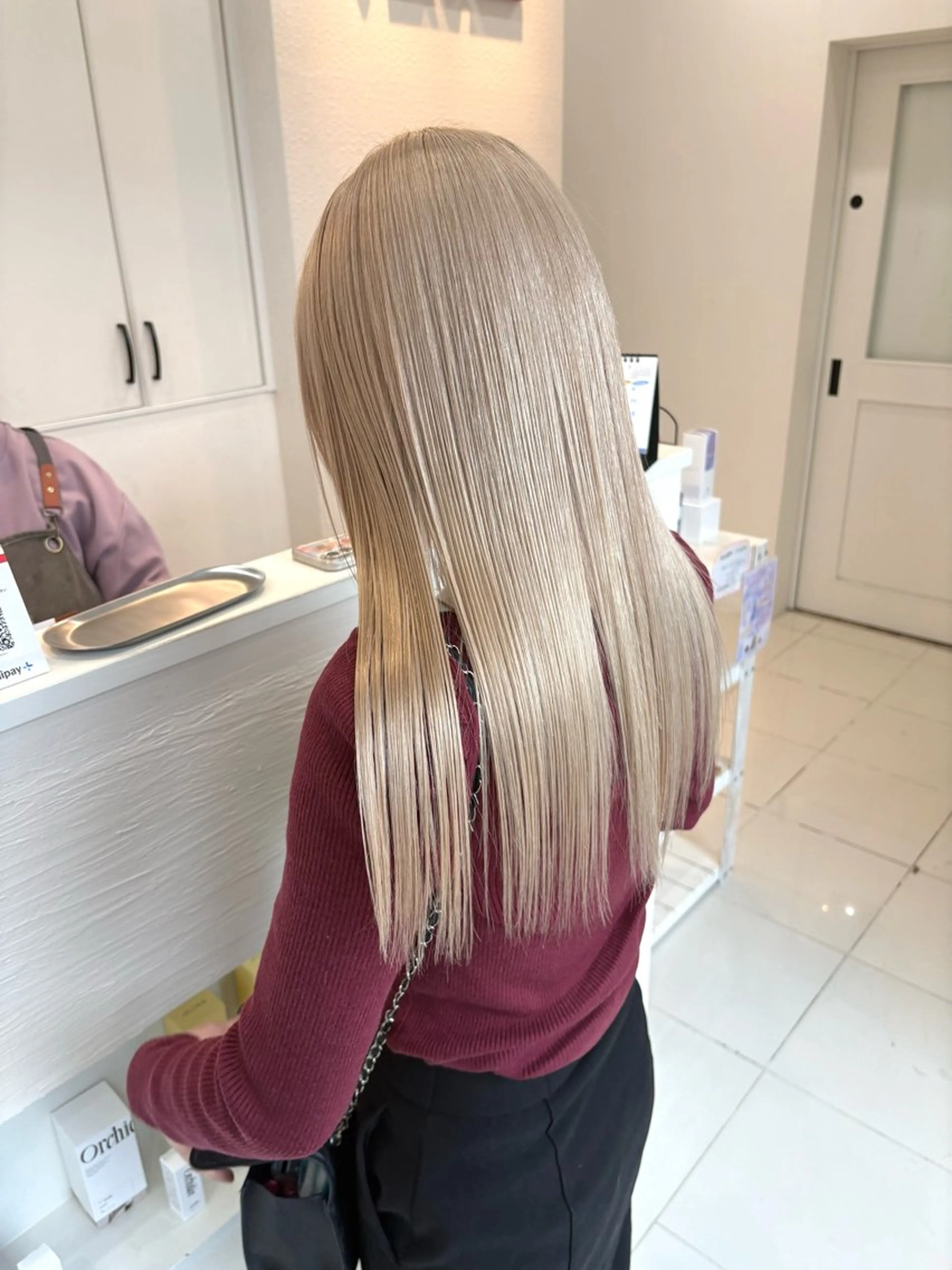 ロング カラー ブロンド ヘアカラー トリートメント VIRAL ヴァイラルのヘアスタイル