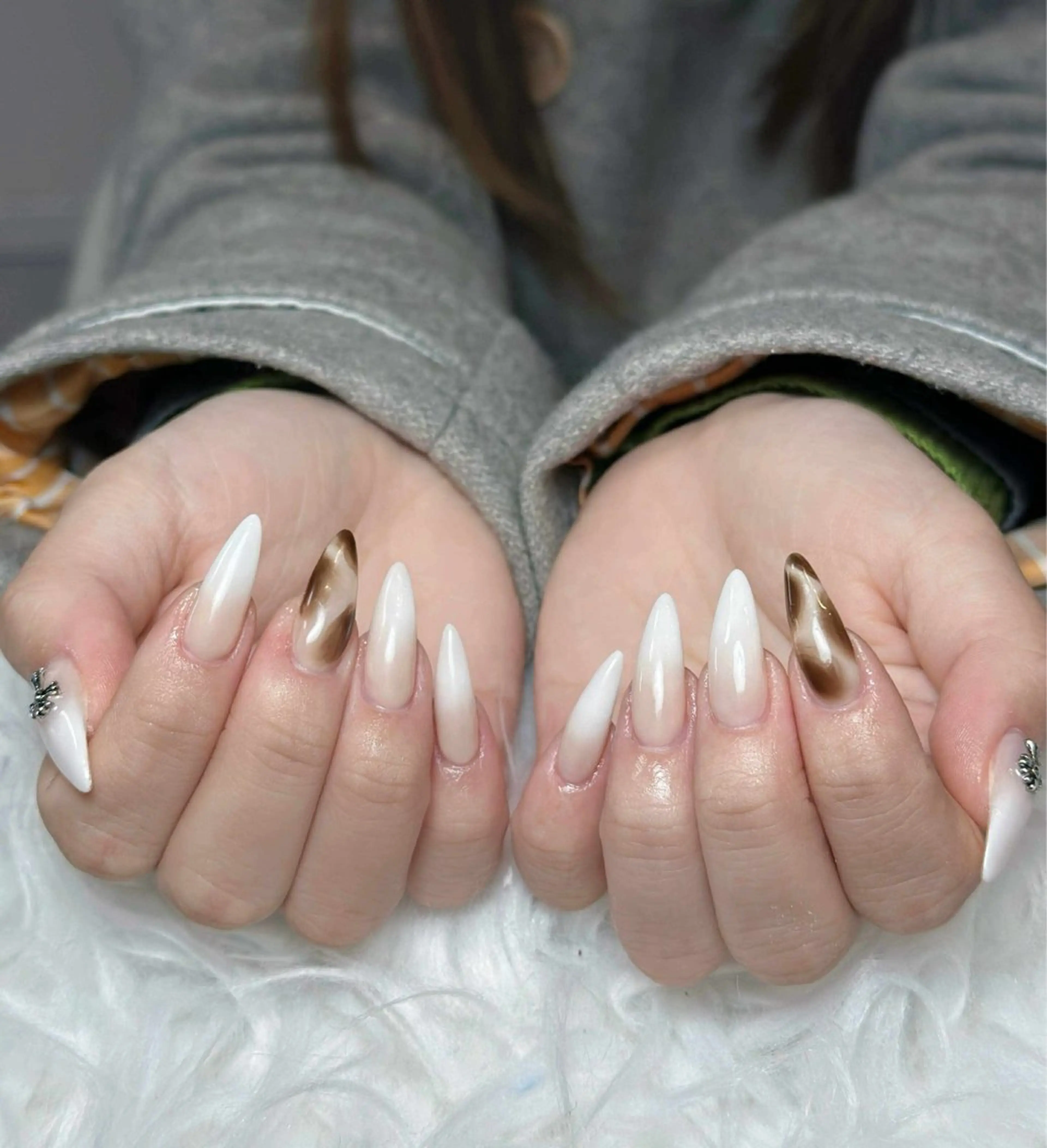 ネイル オーロラネイル ボルドー ブラウン 氷ネイル・うるうるネイル キラキラネイル ハンドネイル Julli NailStudioのネイルデザイン