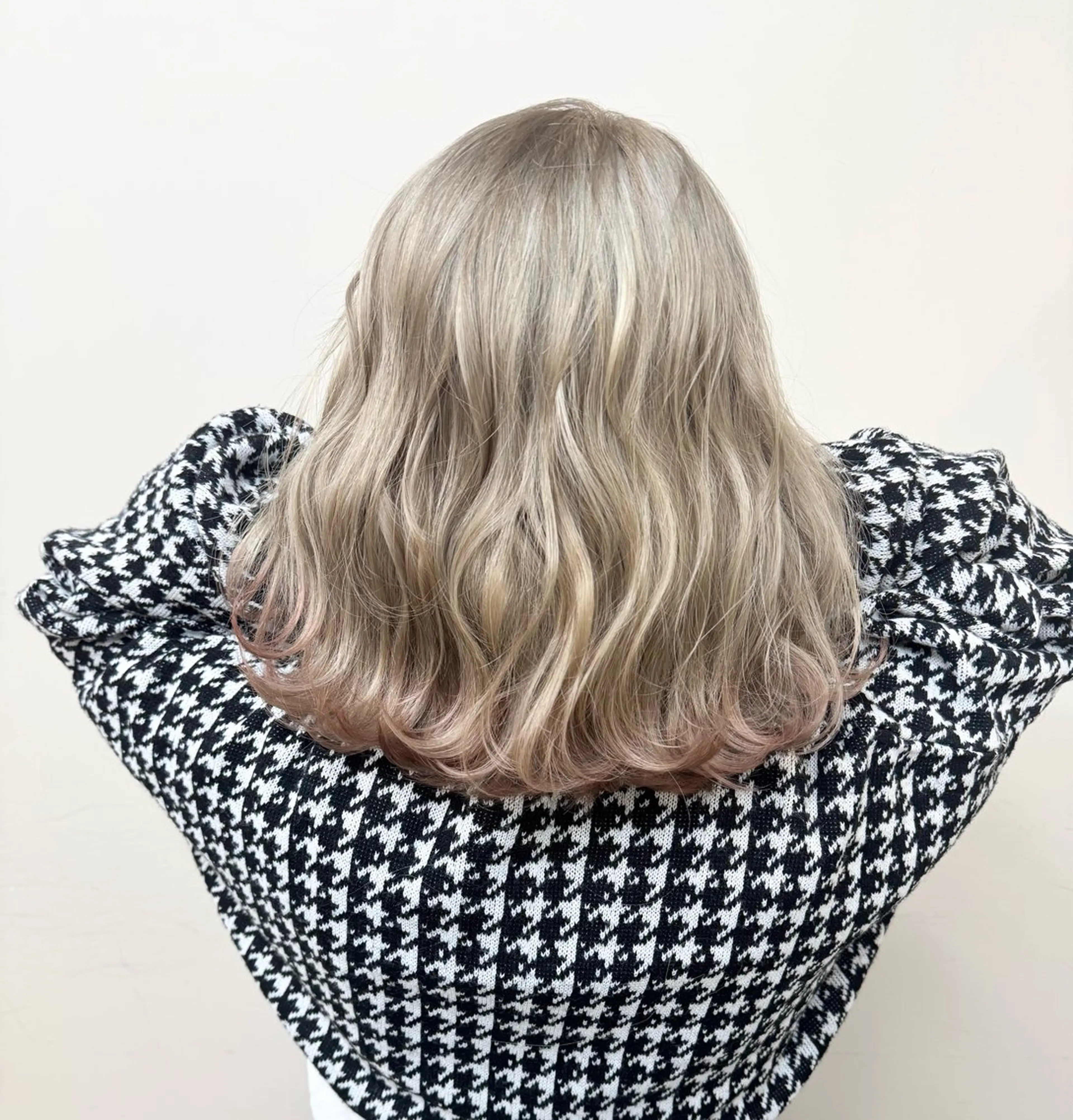 ミディアム カラー ピンクカラー 桒原 ちさのヘアスタイル