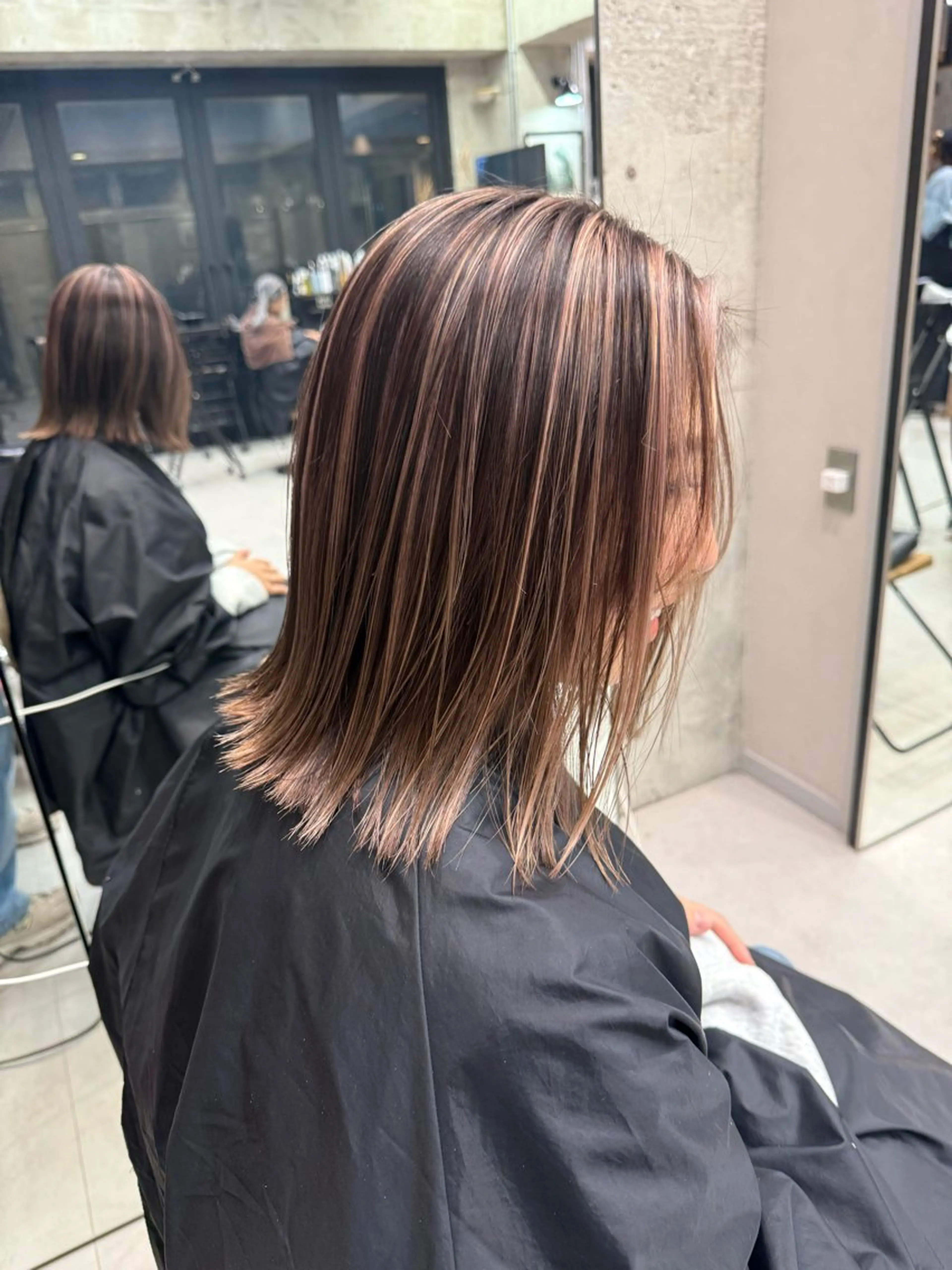 ミディアム ハイライト 🫧ハイライトカラー 🫧 𝓜𝓘𝓤のヘアスタイル