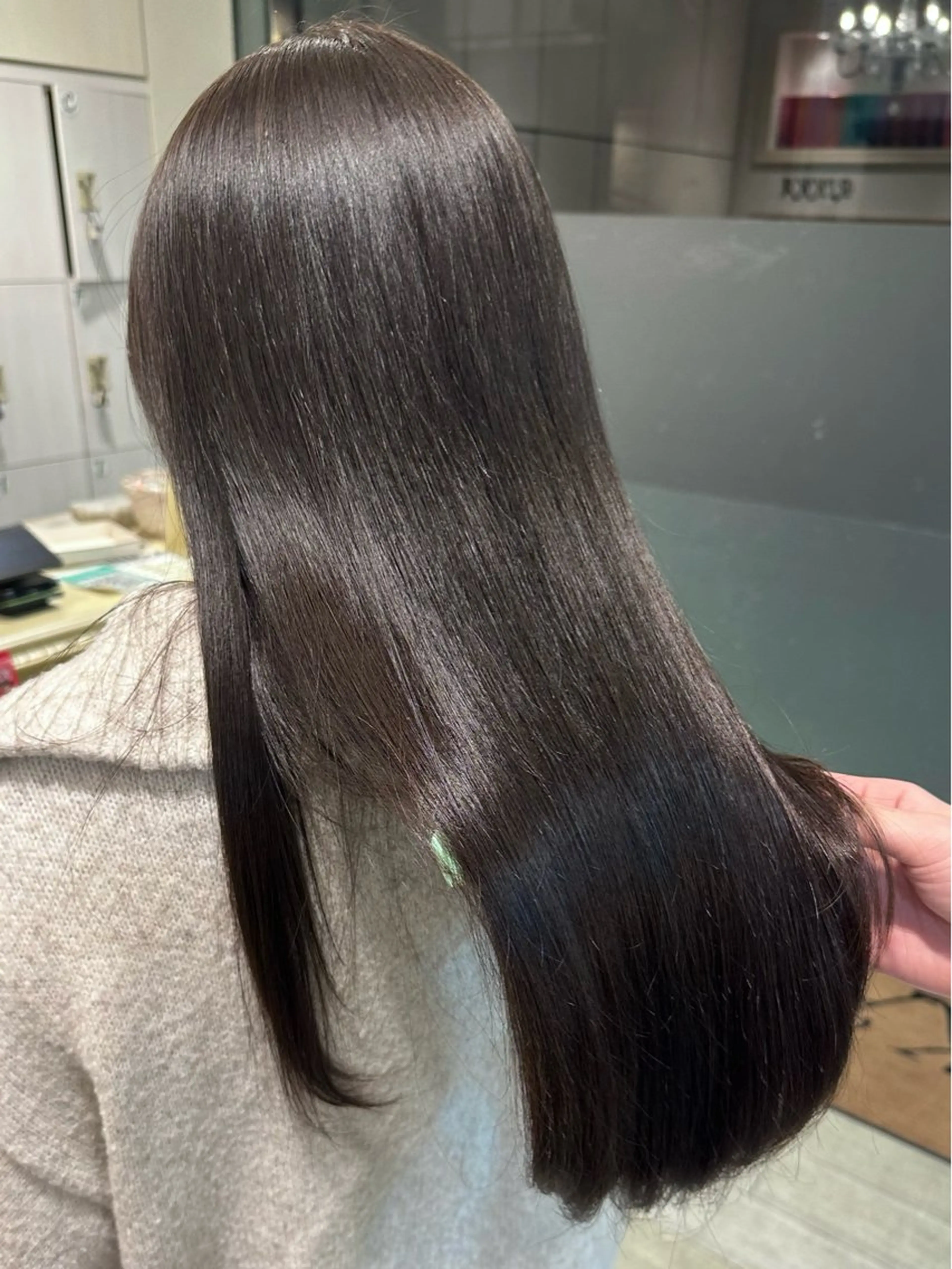 ロング カラー ヘアアレンジ ベージュカラー ブリーチ ダブルカラー グレージュ インナーカラー 韓国ヘア/レイヤー 顔周りカット/ユキナのヘアスタイル