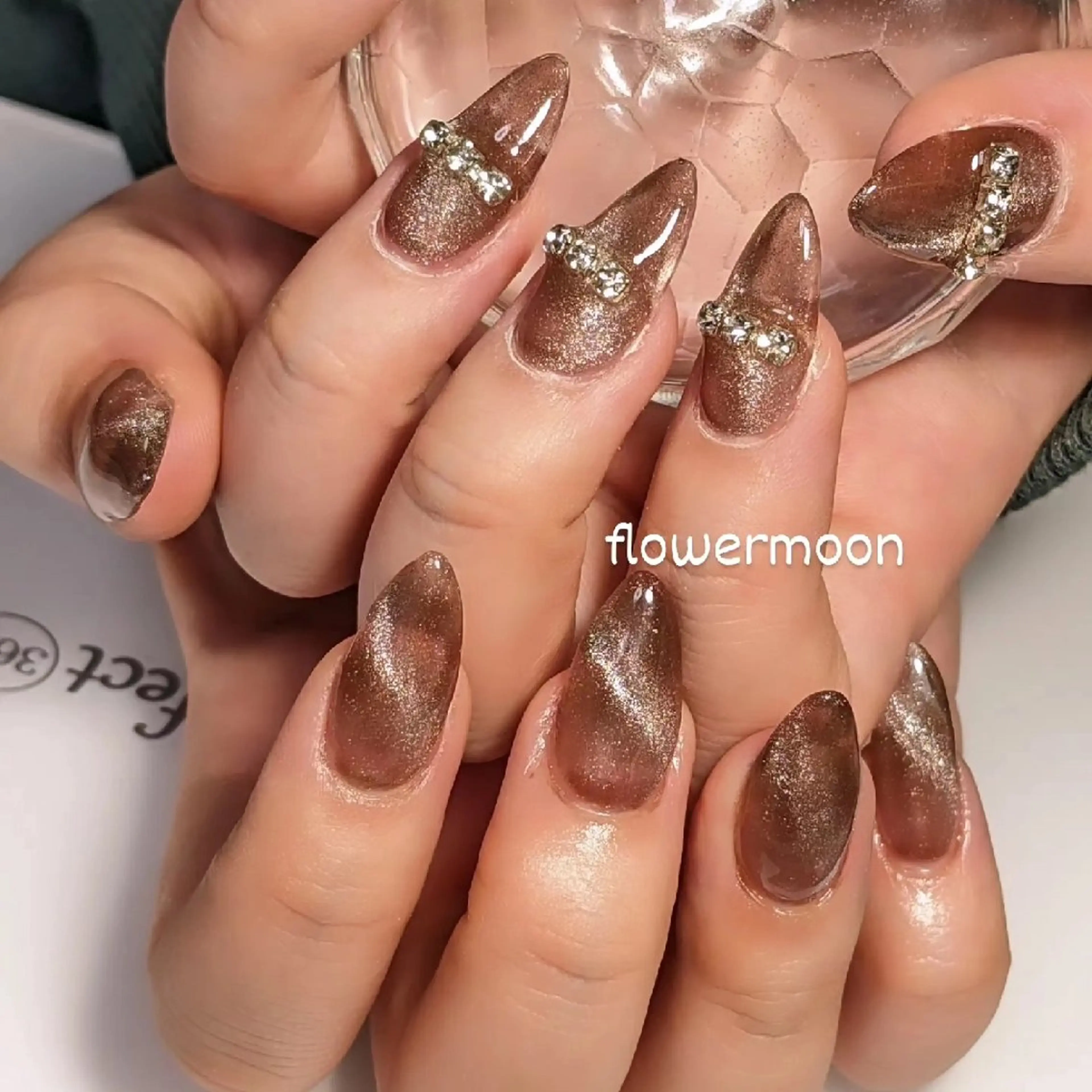 ネイル マグネットネイル フラワー ムーンのネイルデザイン