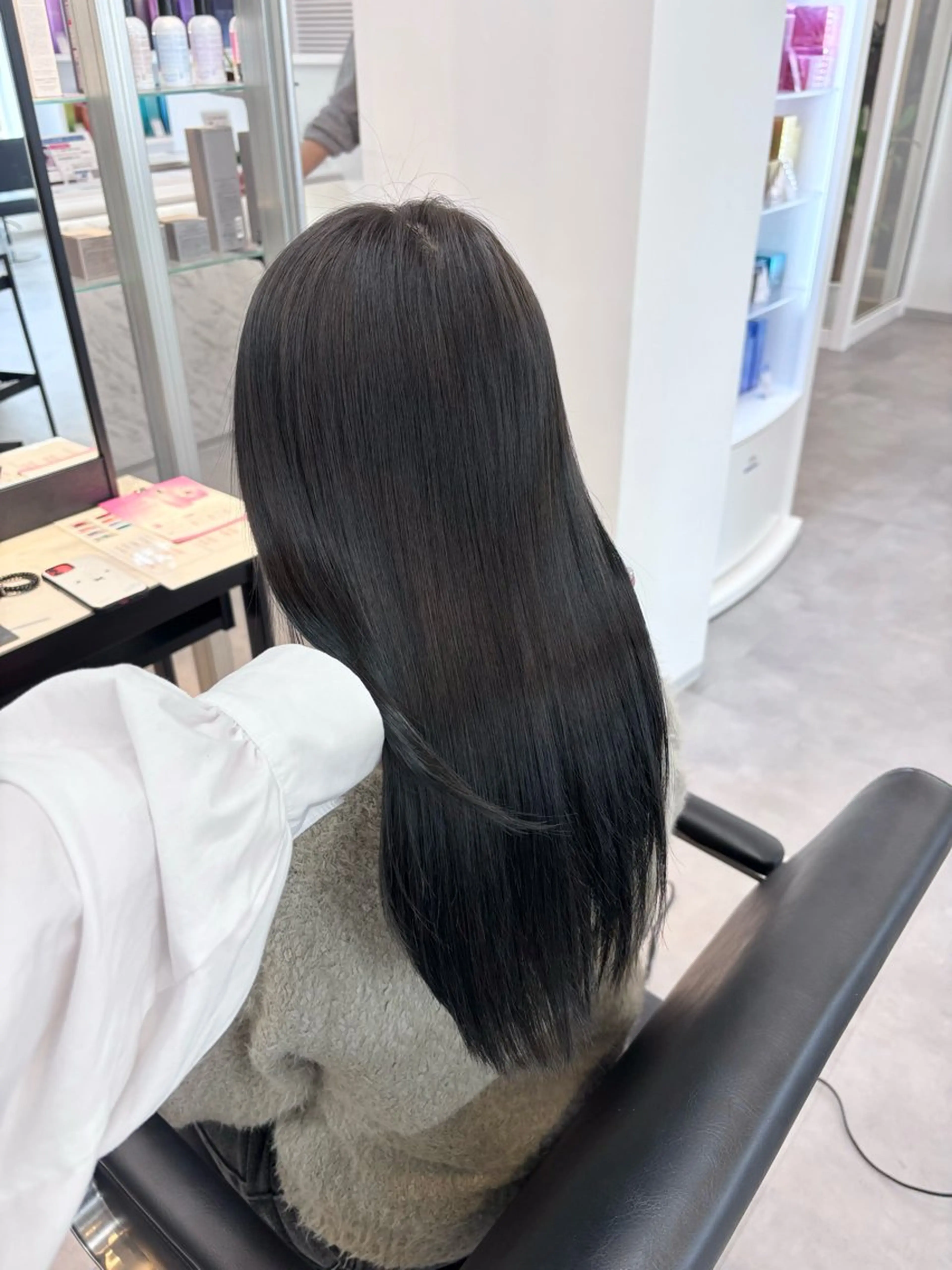 ロング カラー 透明感カラー グレージュ 鍋嶋 涼香のヘアスタイル
