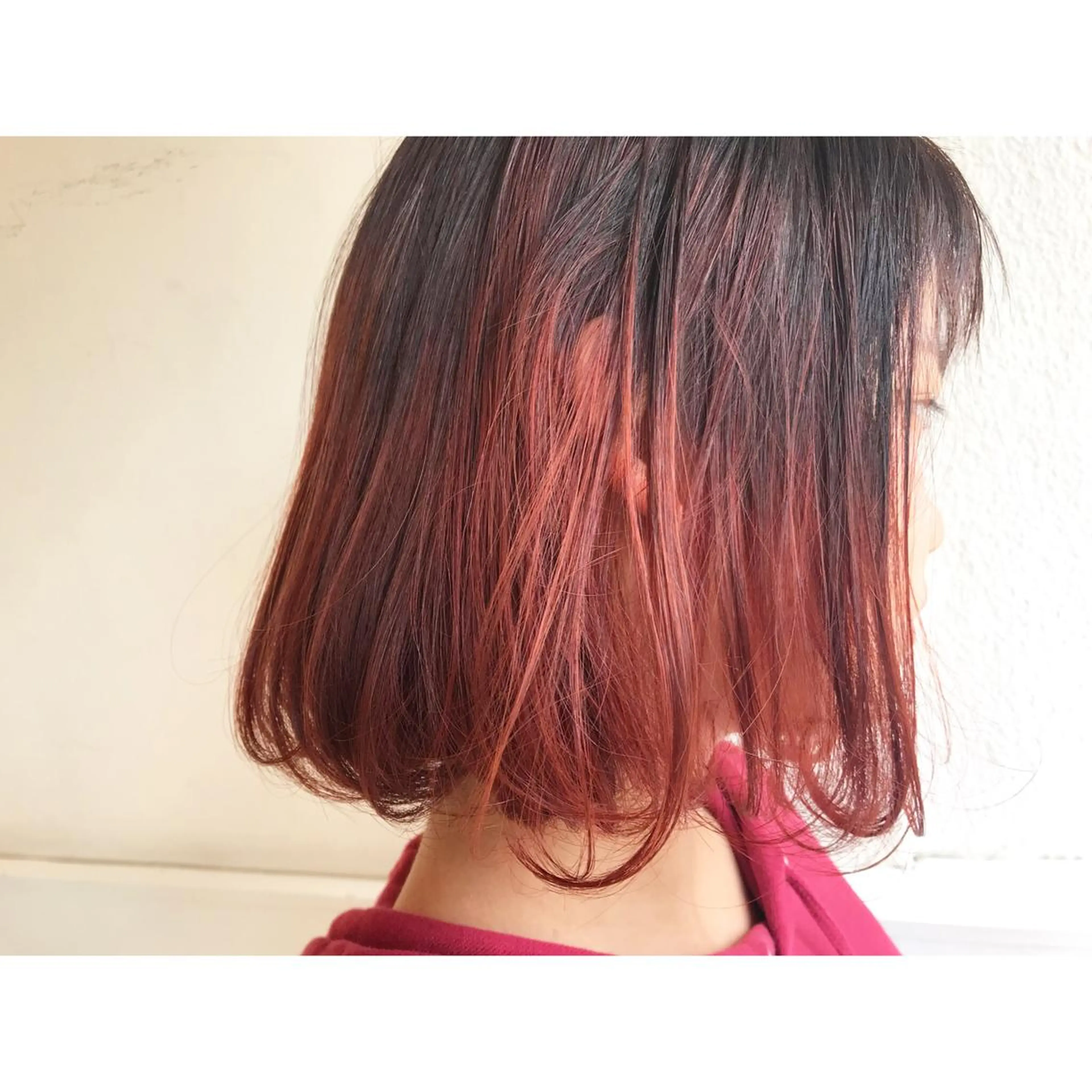 ショート カラー ブリーチ ボルドーカラー グラデーションカラー レッドカラー Musiiik hairのヘアスタイル