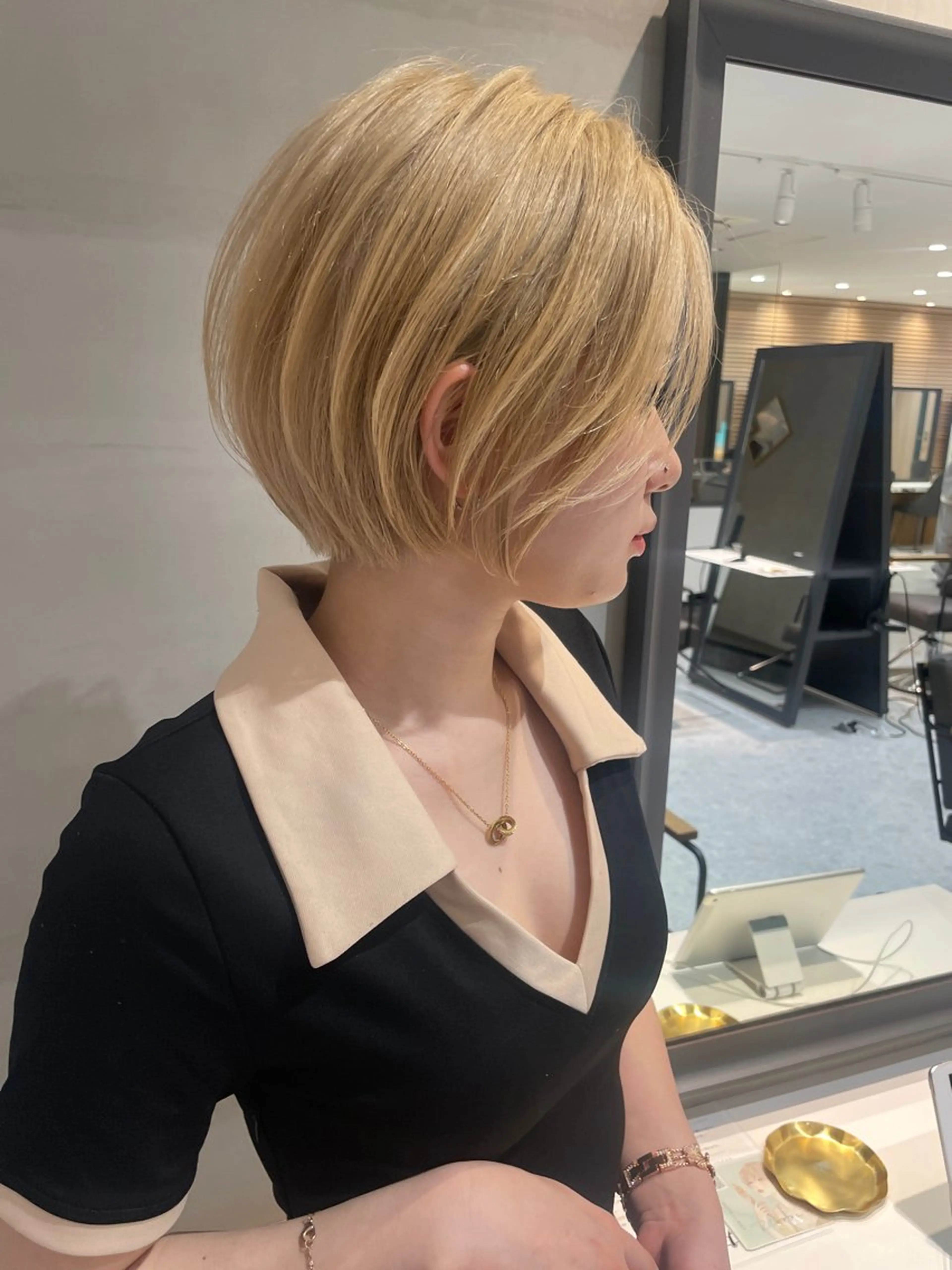 ショート カラー ヘアカラー トリートメント Aster 店長 れおん✂️のヘアスタイル