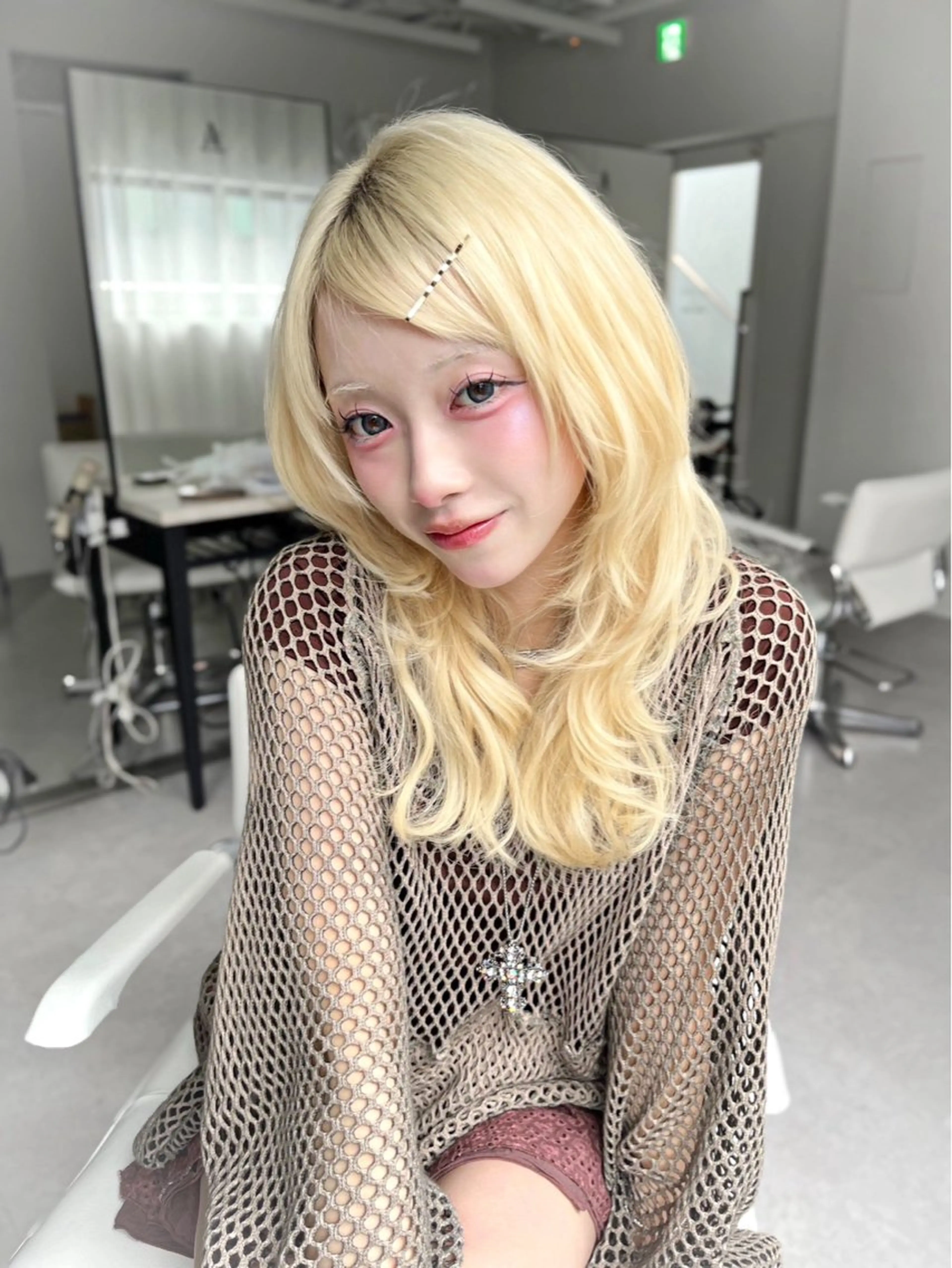 ミディアム カラー ベージュカラー ブリーチ ブロンド ケアブリーチ 透明感カラー カット ヘアカラー トリートメント 透明感カラー✨🩵 韓国ヘアkanatoのヘアスタイル