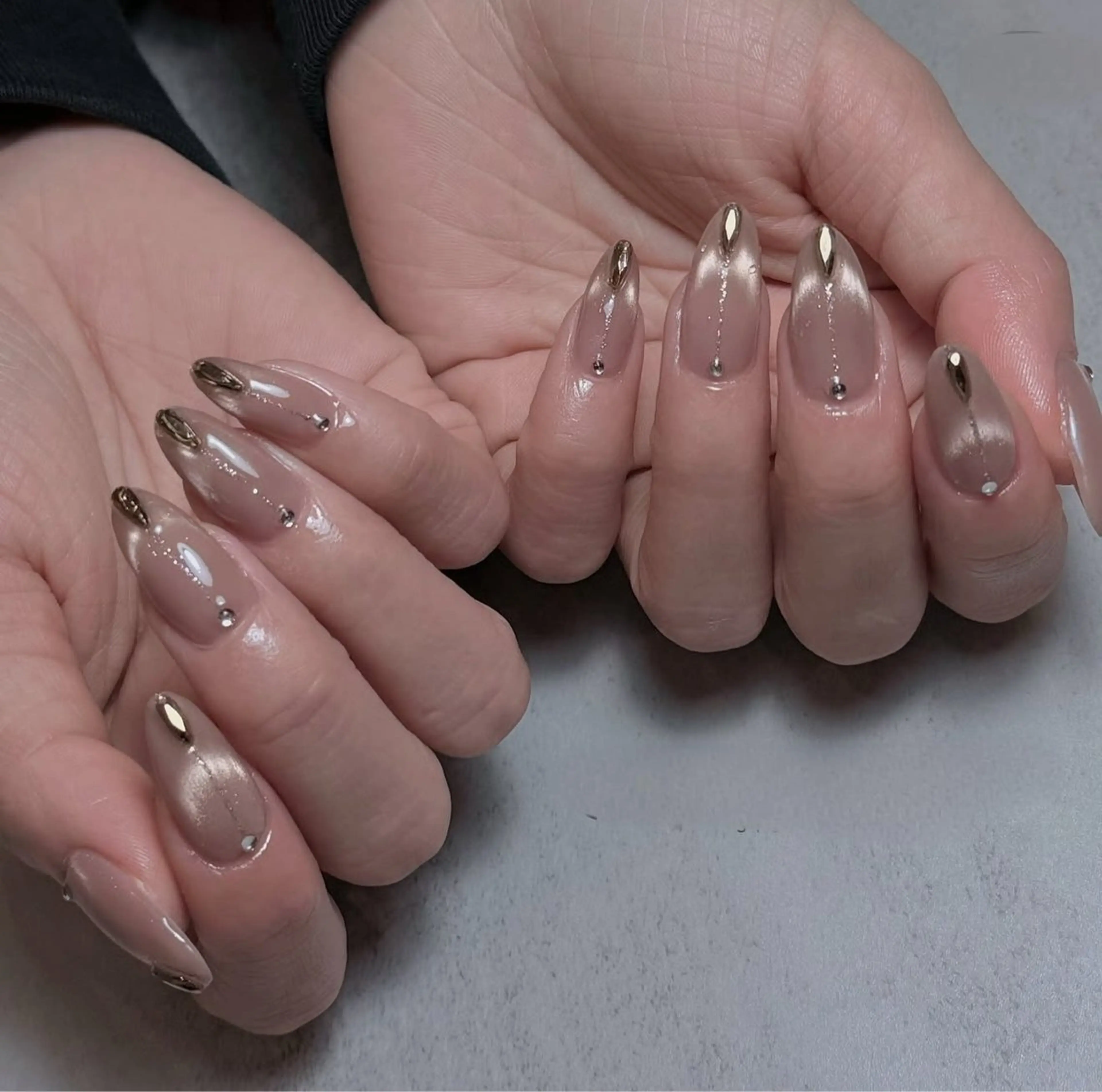 ネイル 成人式 キラキラネイル マグネットネイル ミラーネイル ニュアンスネイル ハンドネイル Lyna 池袋のネイルデザイン