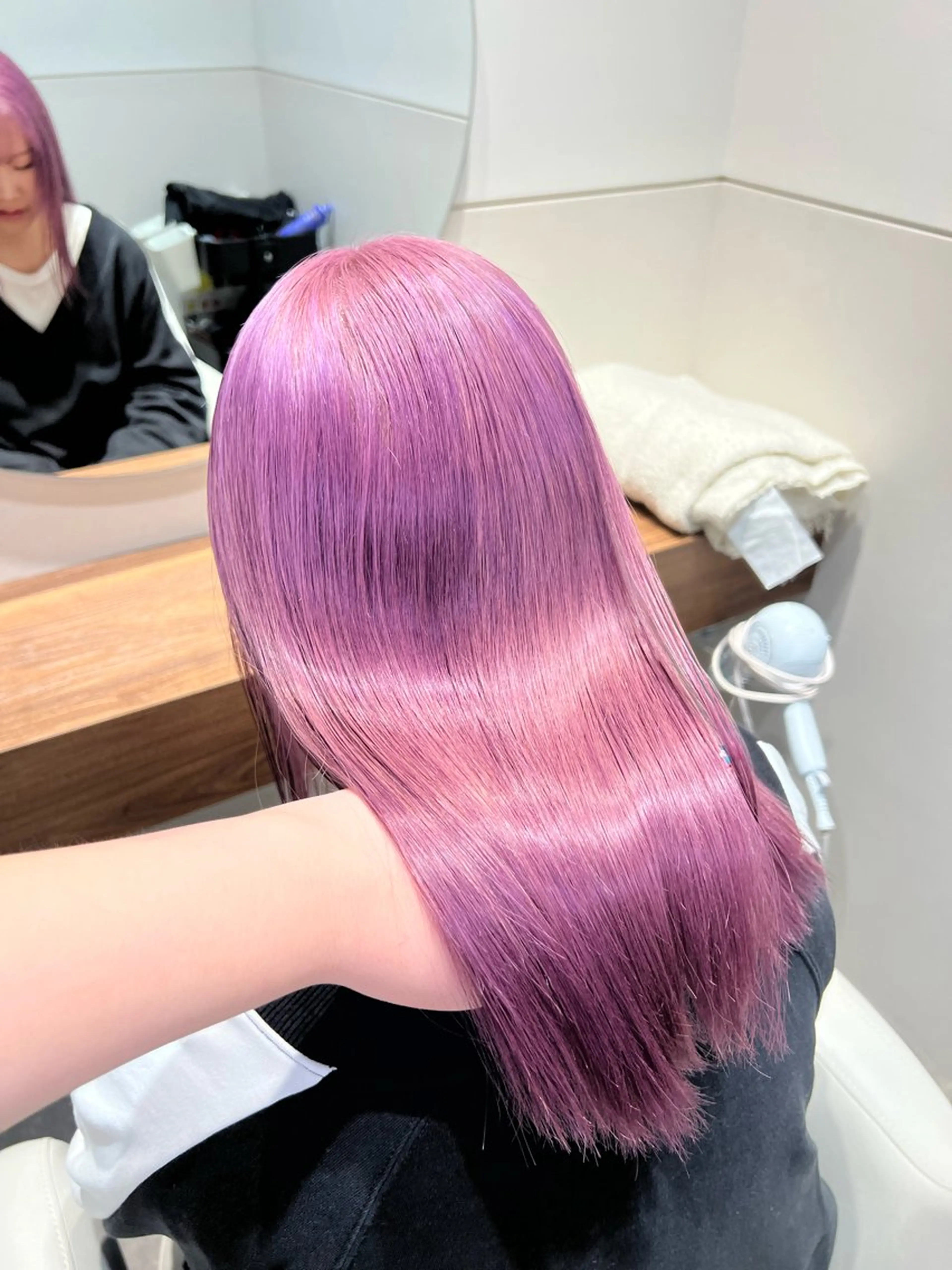 セミロング カラー ブリーチ ラベンダーカラー ラベンダーピンク ピンクカラー オタク特化美容師💟 チバコナツのヘアスタイル