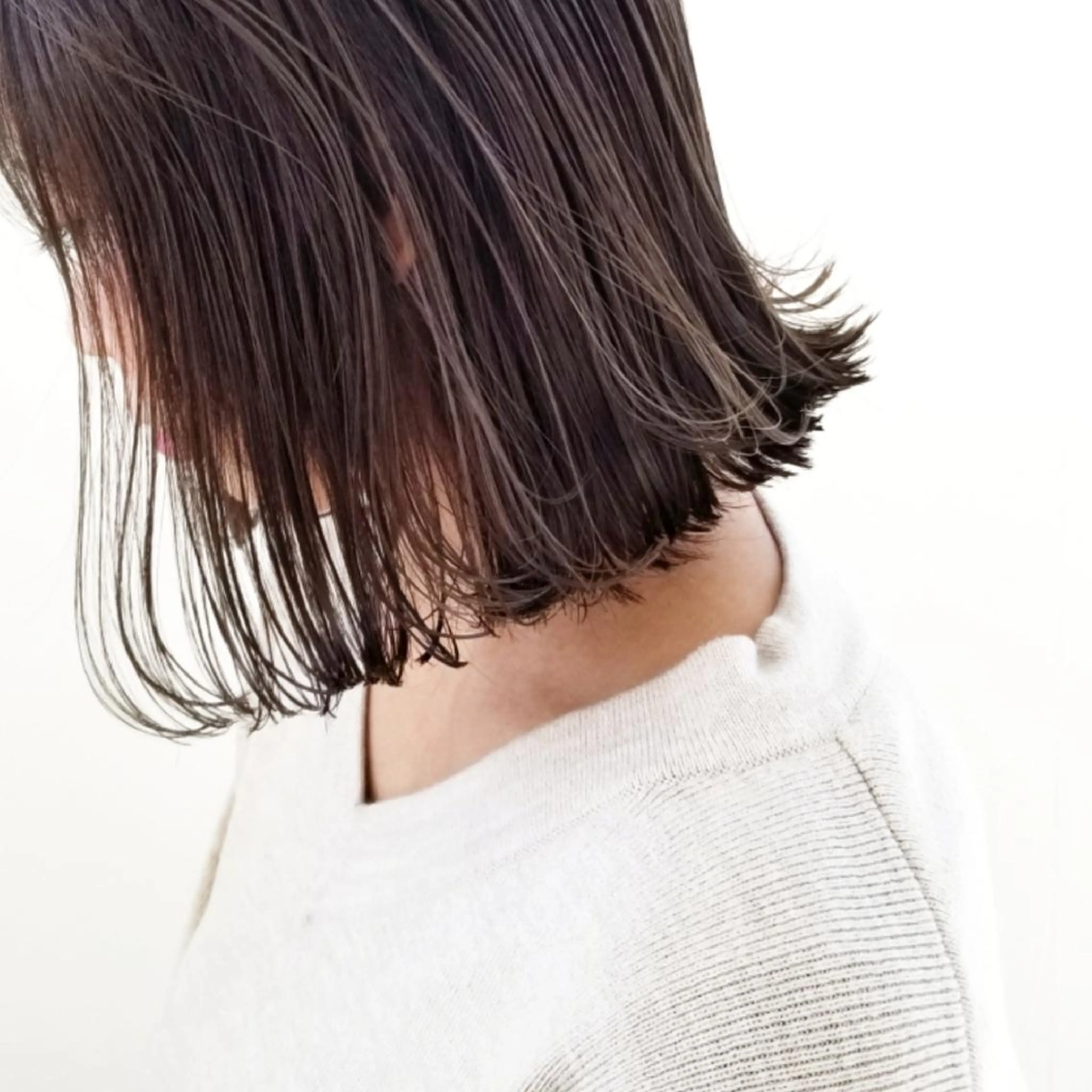 ミディアム カラー 切りっぱなしボブ 透明感カラー ボブ カット ヘアカラー トリートメント レイヤーカット/ ウルフカット/大橋 のヘアスタイル