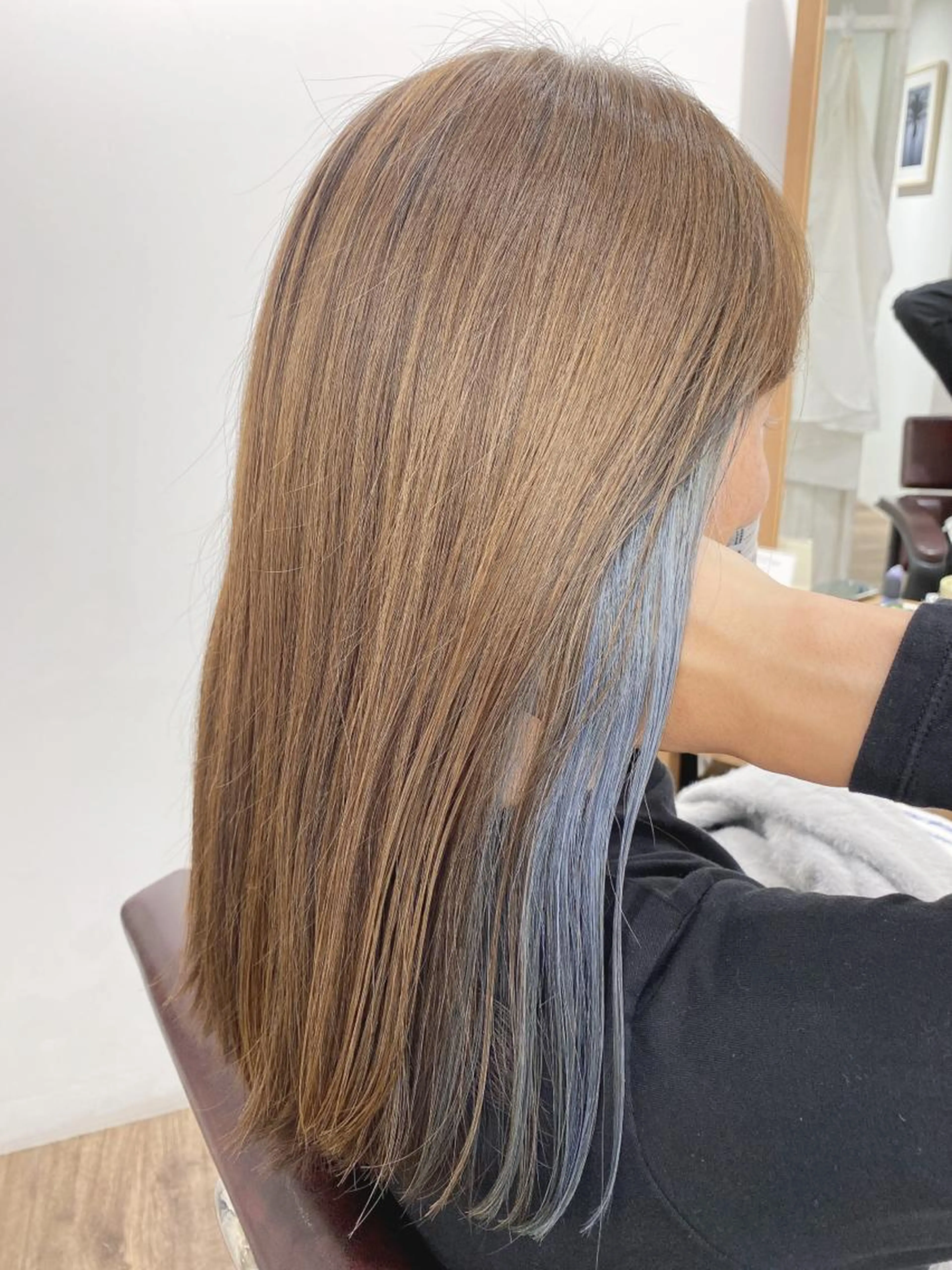 イヤリングカラー+全体カラー(カット付きは+¥3300)の写真