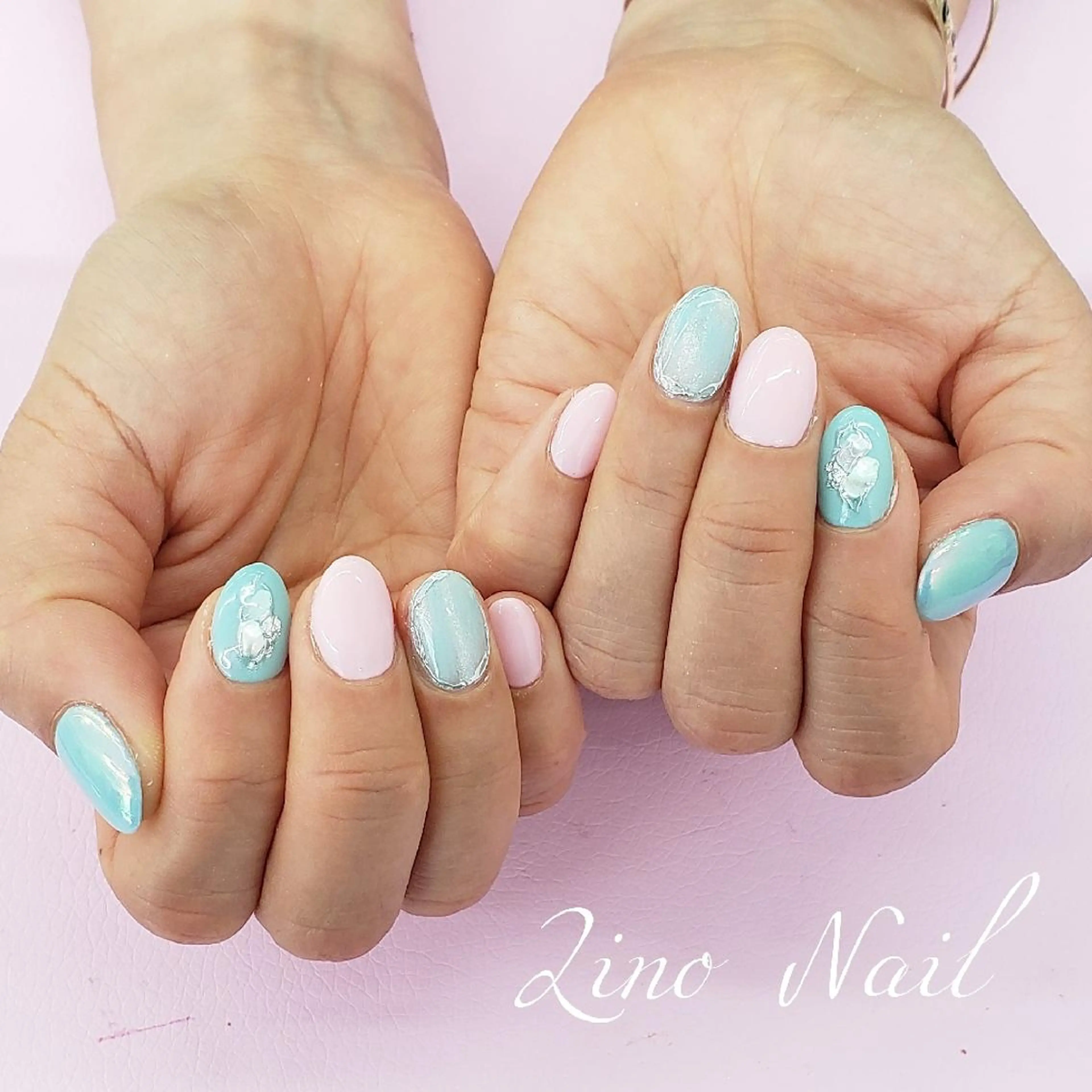 ネイル オーロラネイル ブルー カジュアル ジェルネイル キラキラネイル ハンドネイル Lino Nailのネイルデザイン